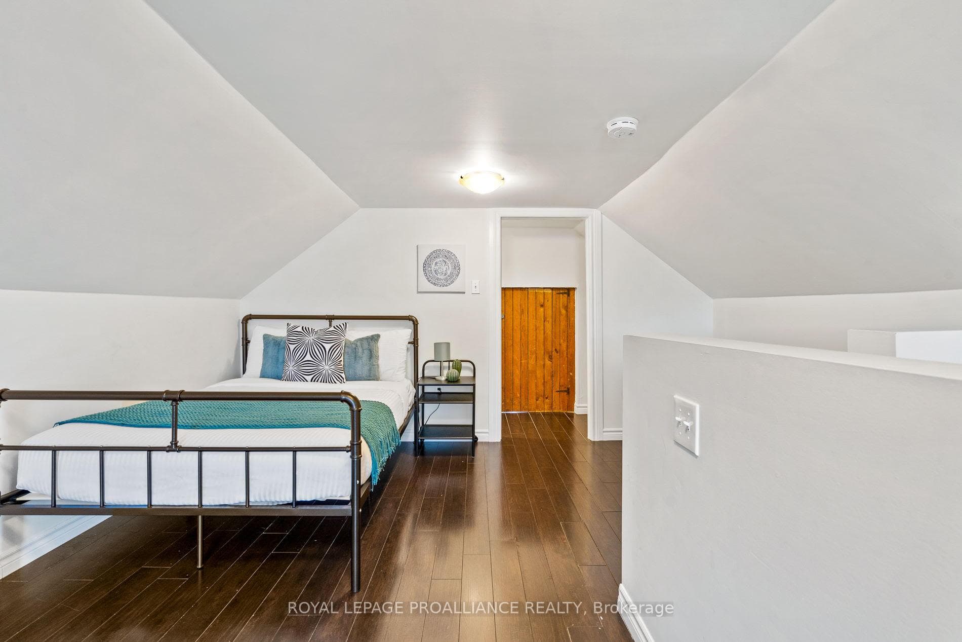 5654 Desson Avenue Unit Upper photo 15