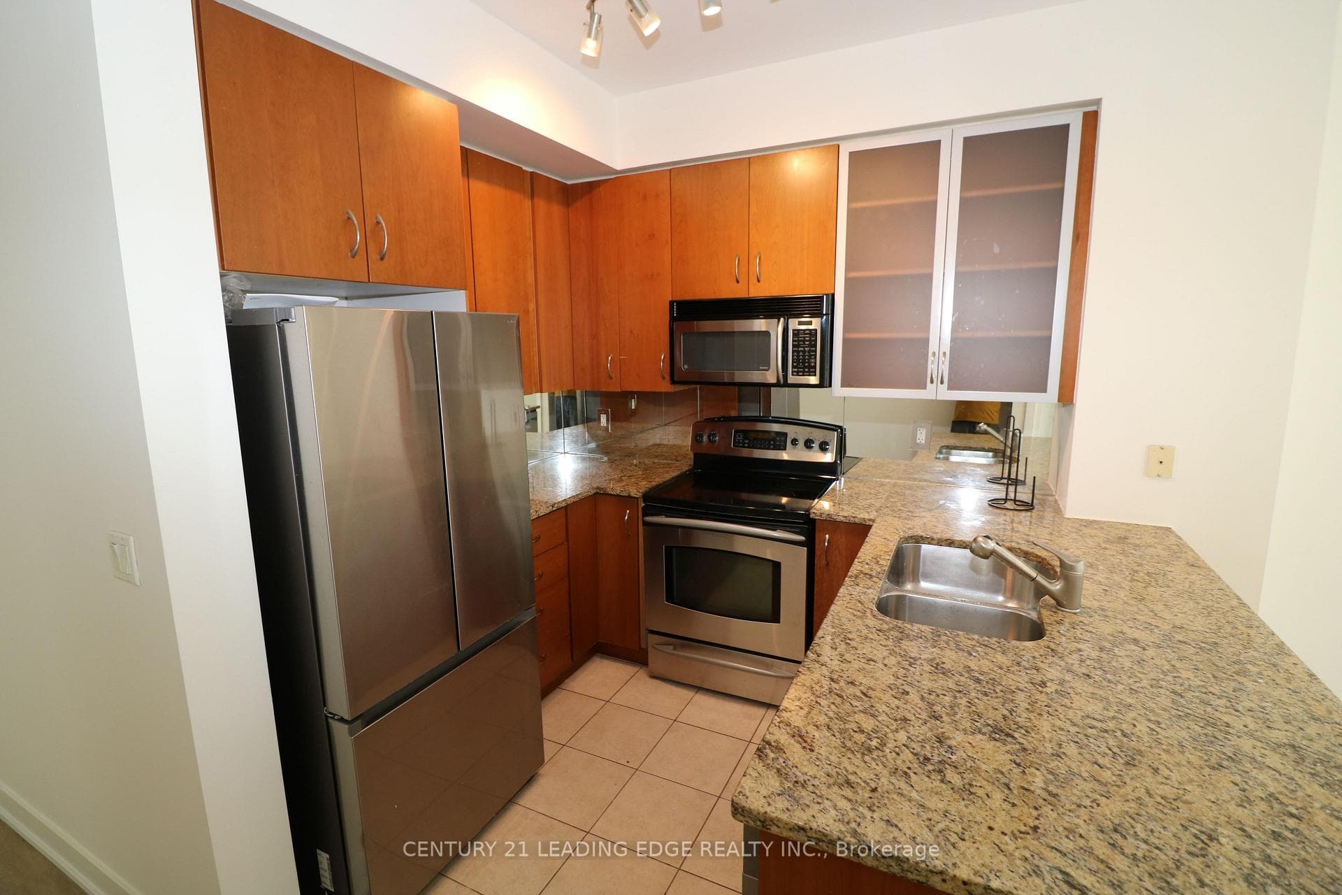 438 KING Street Unit 1404 photo 7