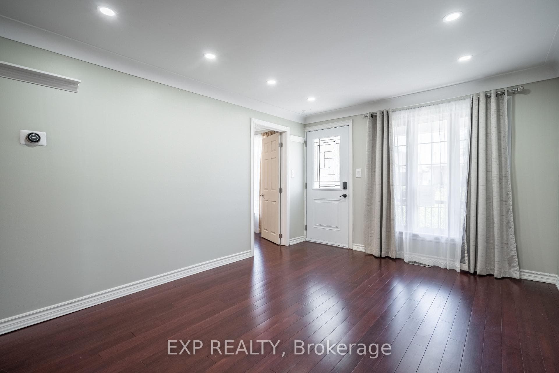 96 Charlotte Street photo 4