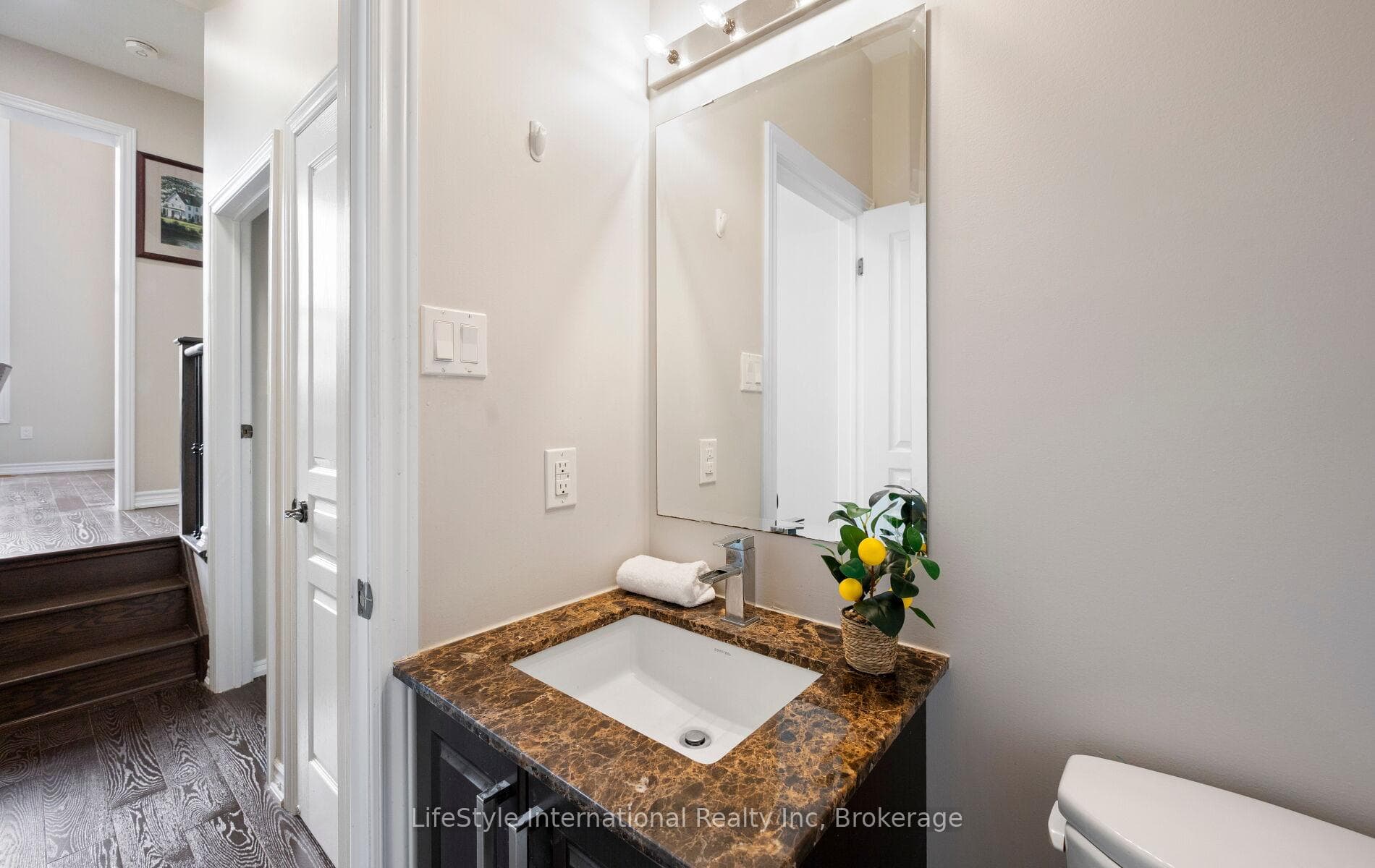 48 Hawke Crescent photo 27
