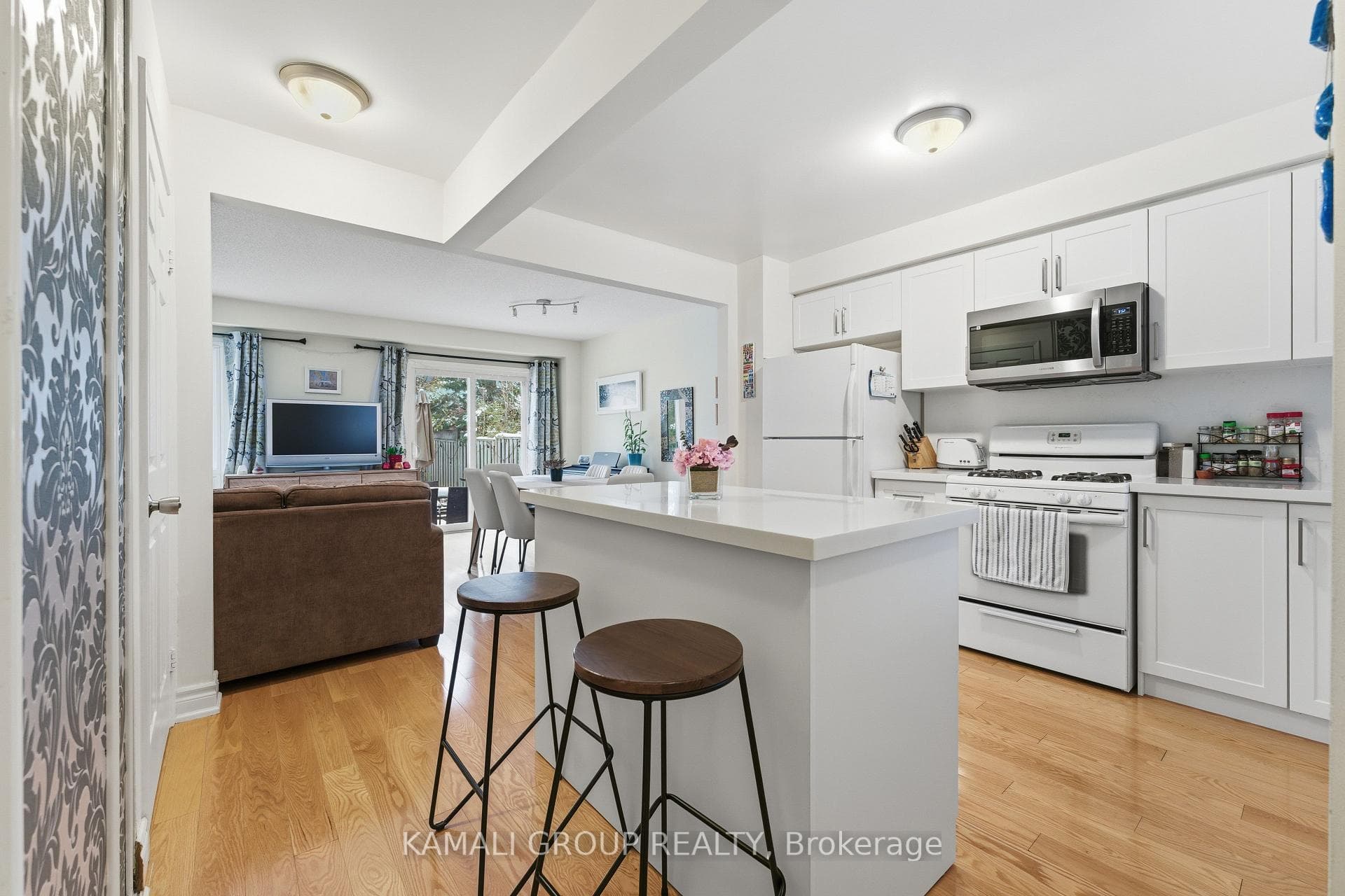 Counter/Cabinet Space