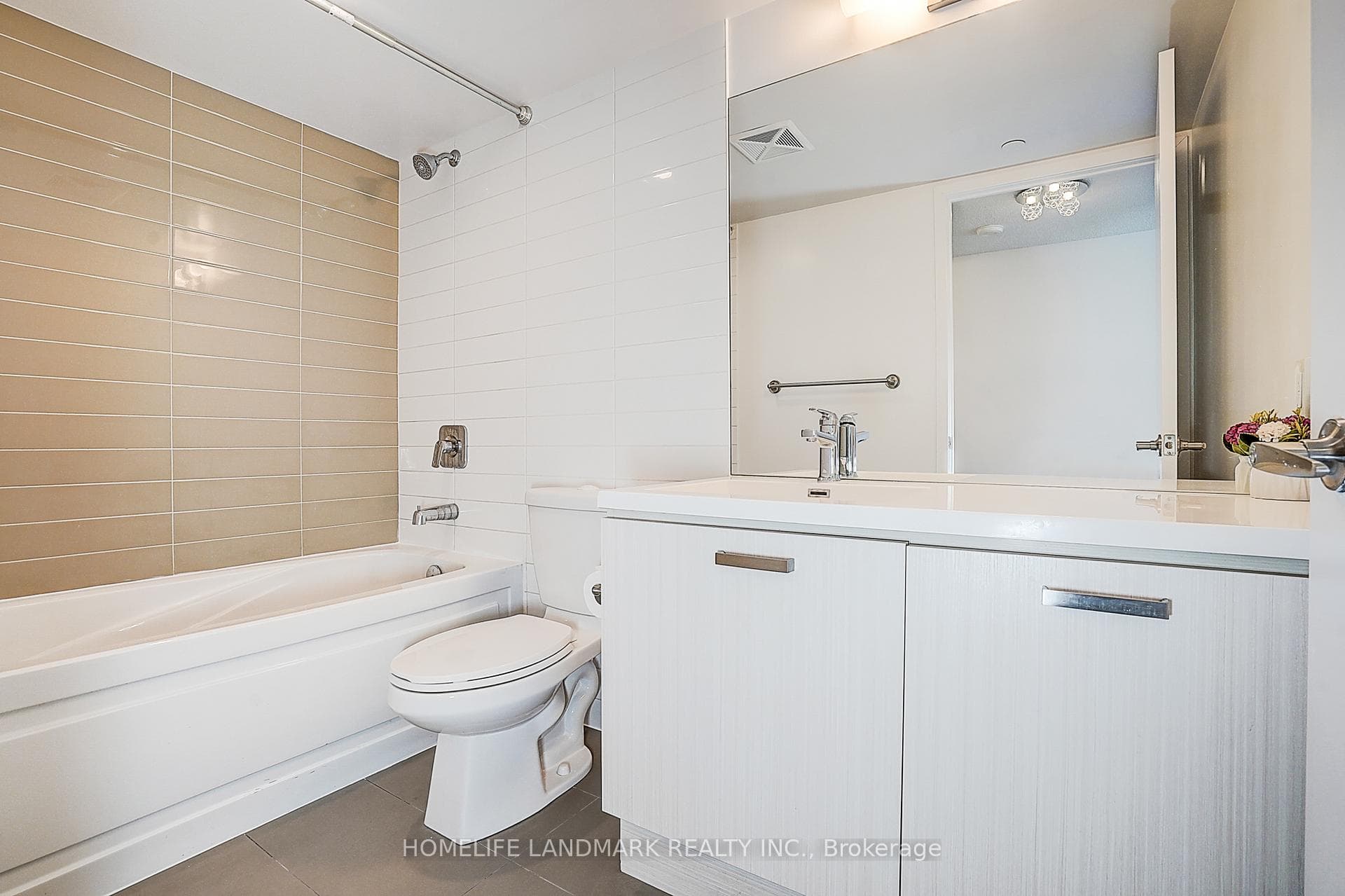 125 Redpath Avenue Unit 601 photo 9