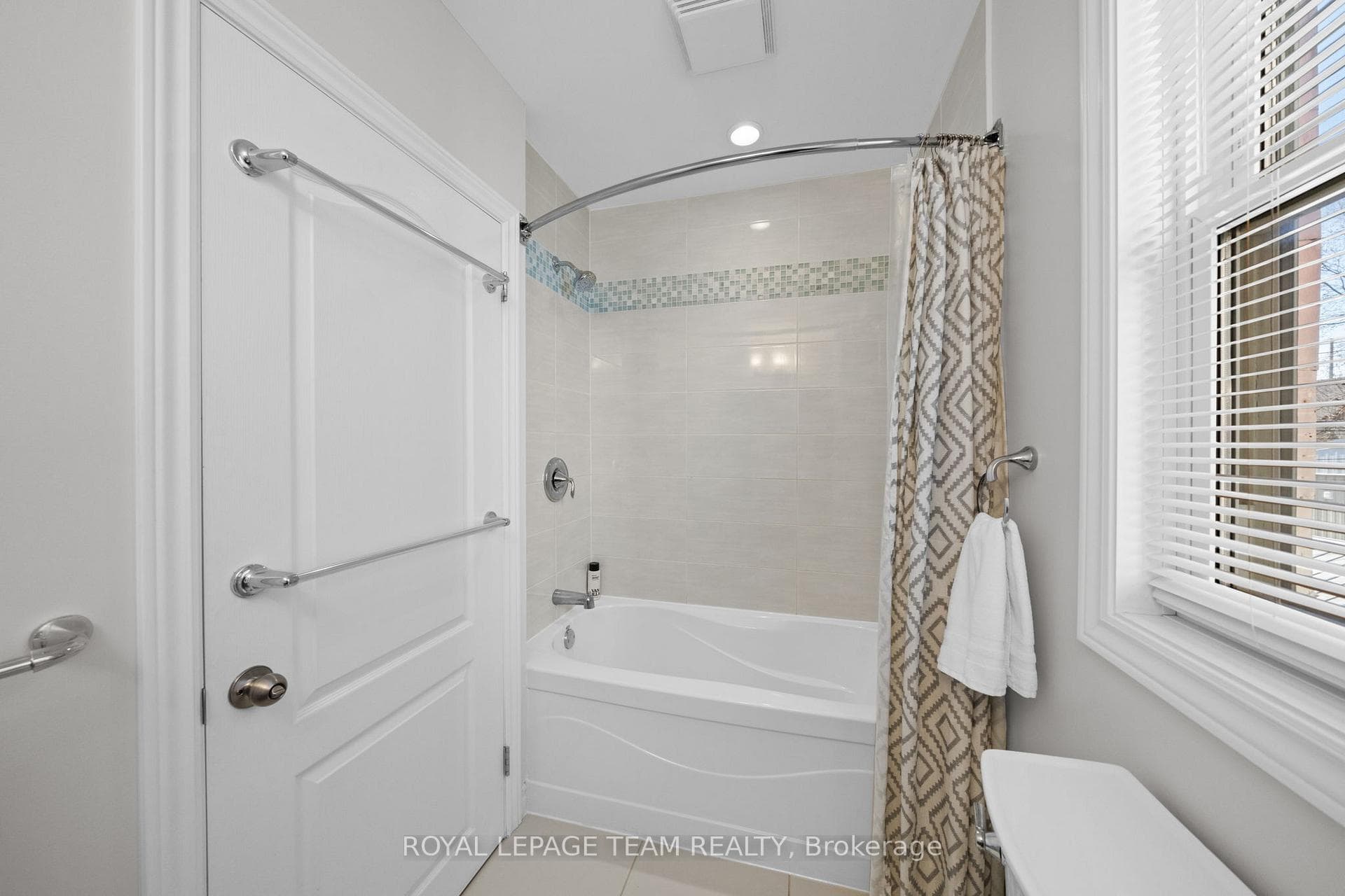 148 Bruyere Street photo 25