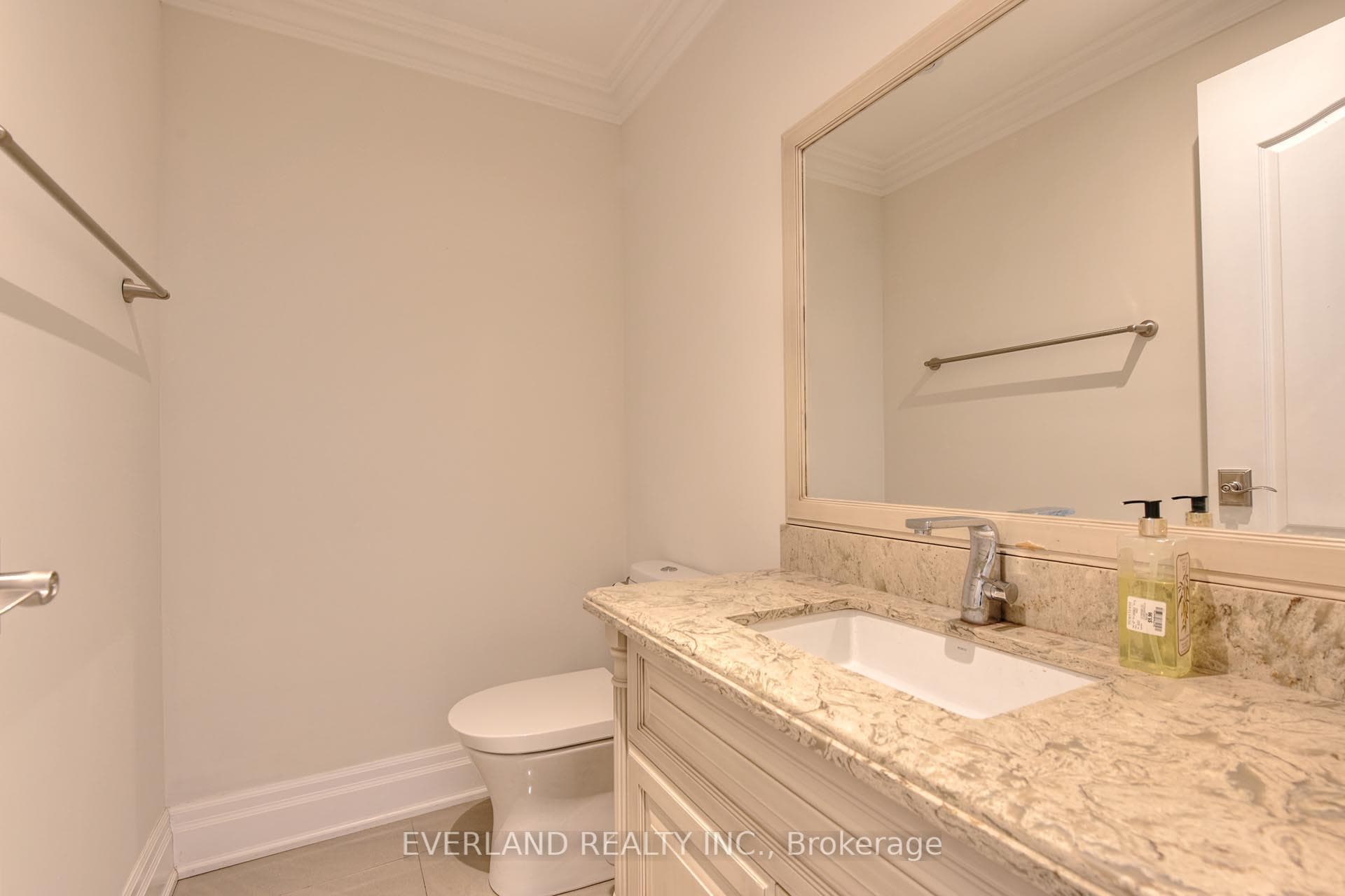 369 Hollywood Avenue Unit main photo 10