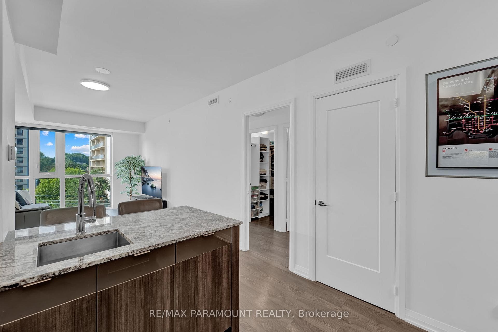 101 Erskine Avenue Unit 418 photo 13