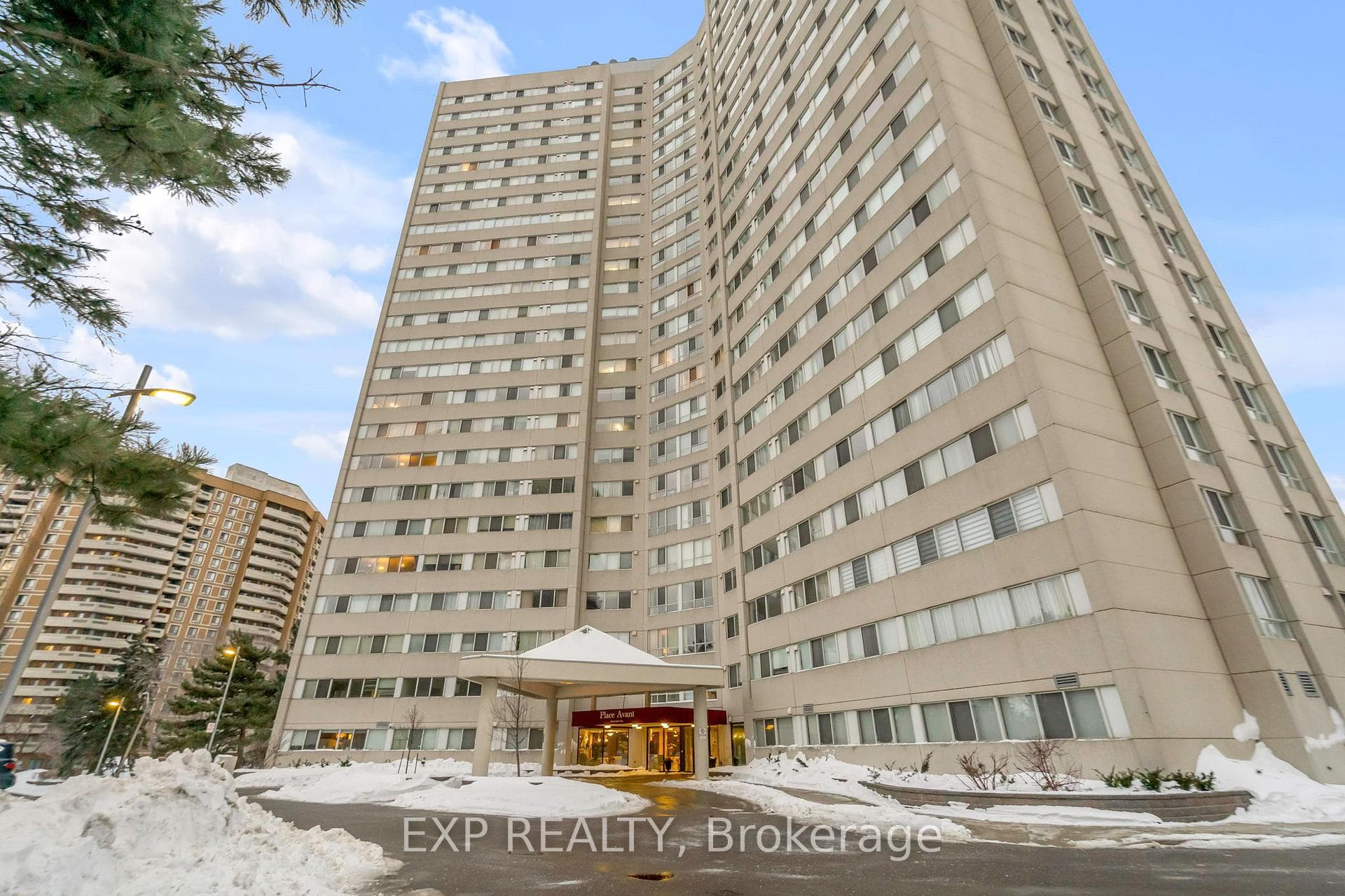 3700 Kaneff Crescent Unit 406 photo 32