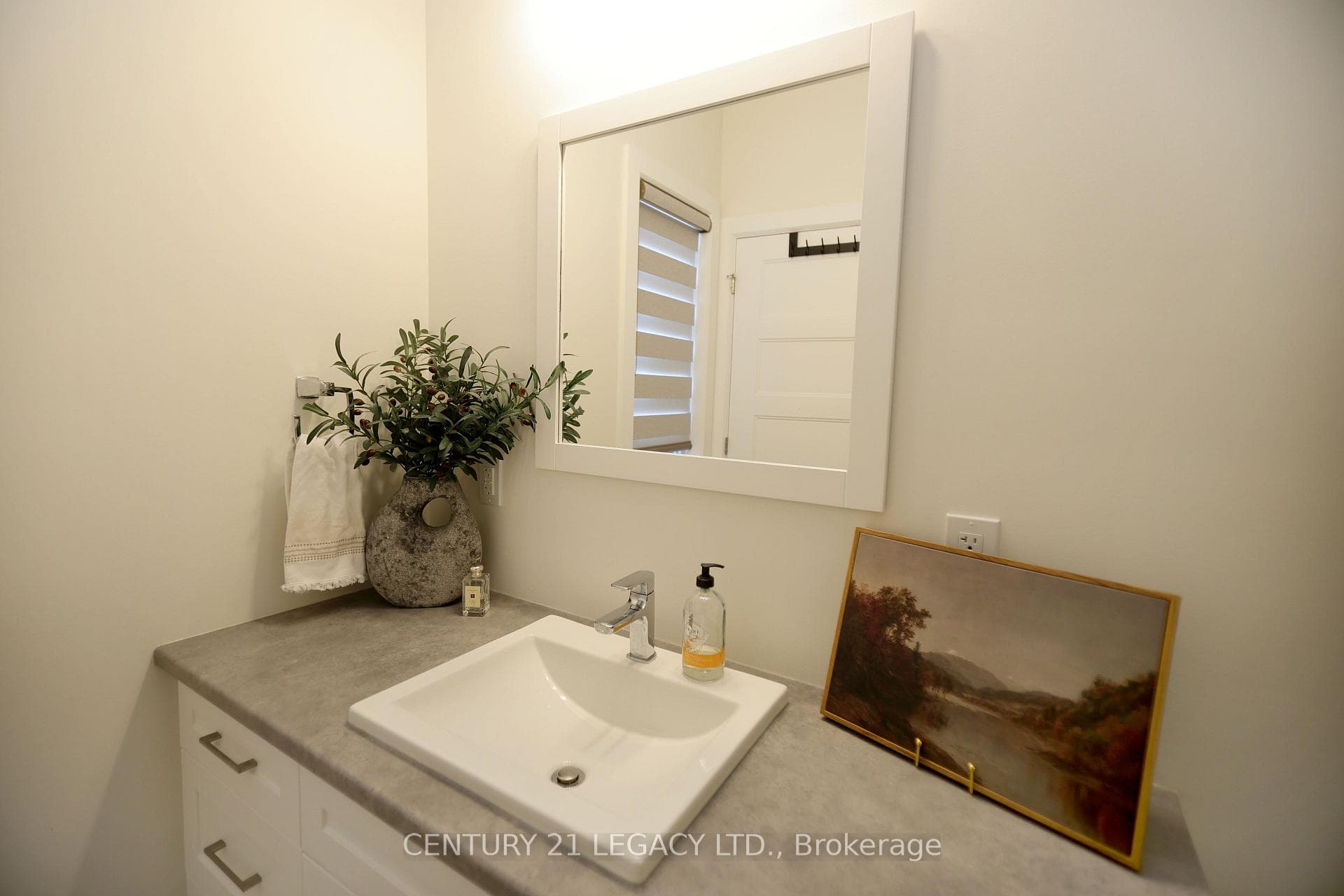 675 Winchester Avenue photo 14