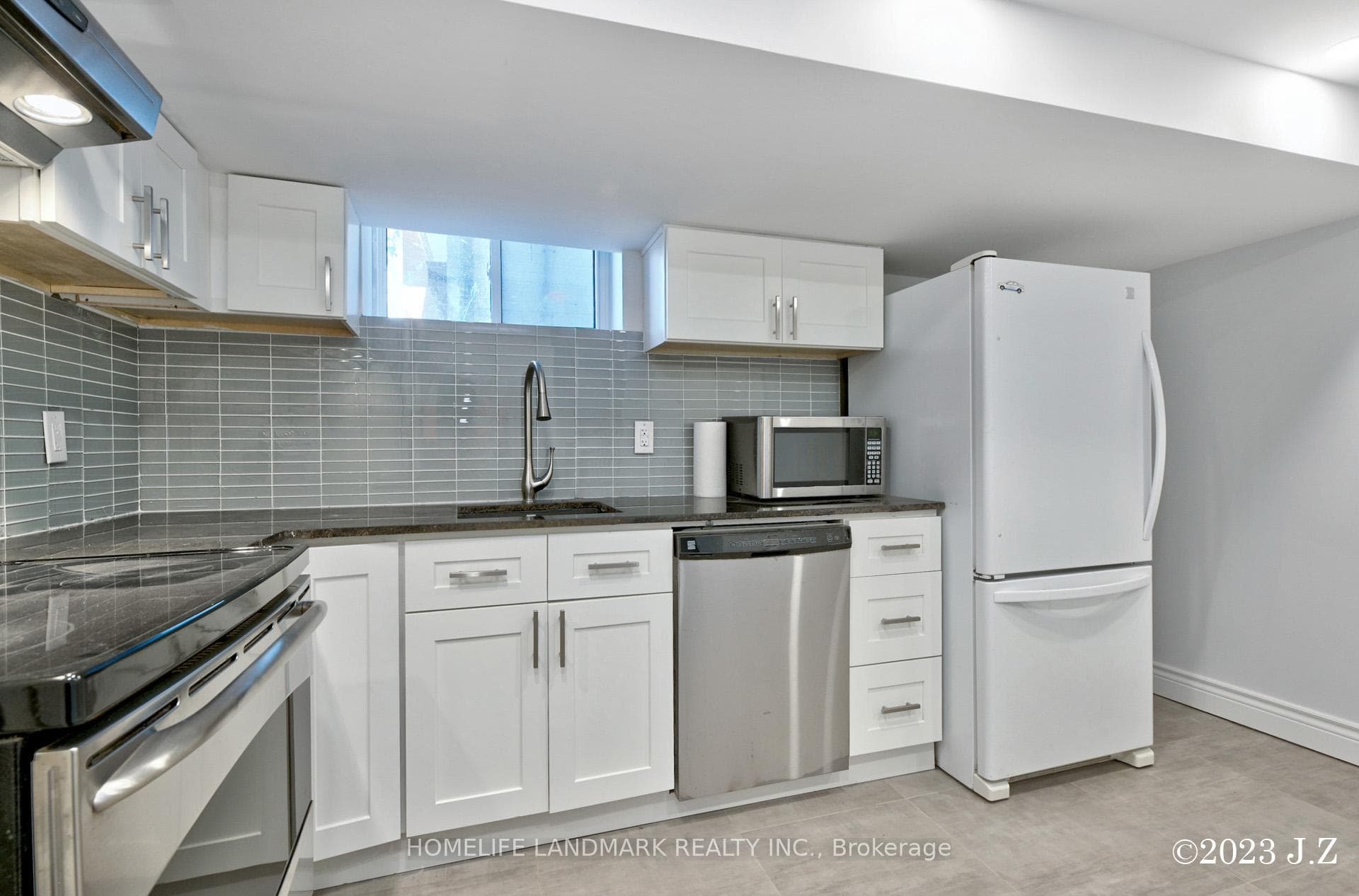 259 Lawrence Avenue photo 9