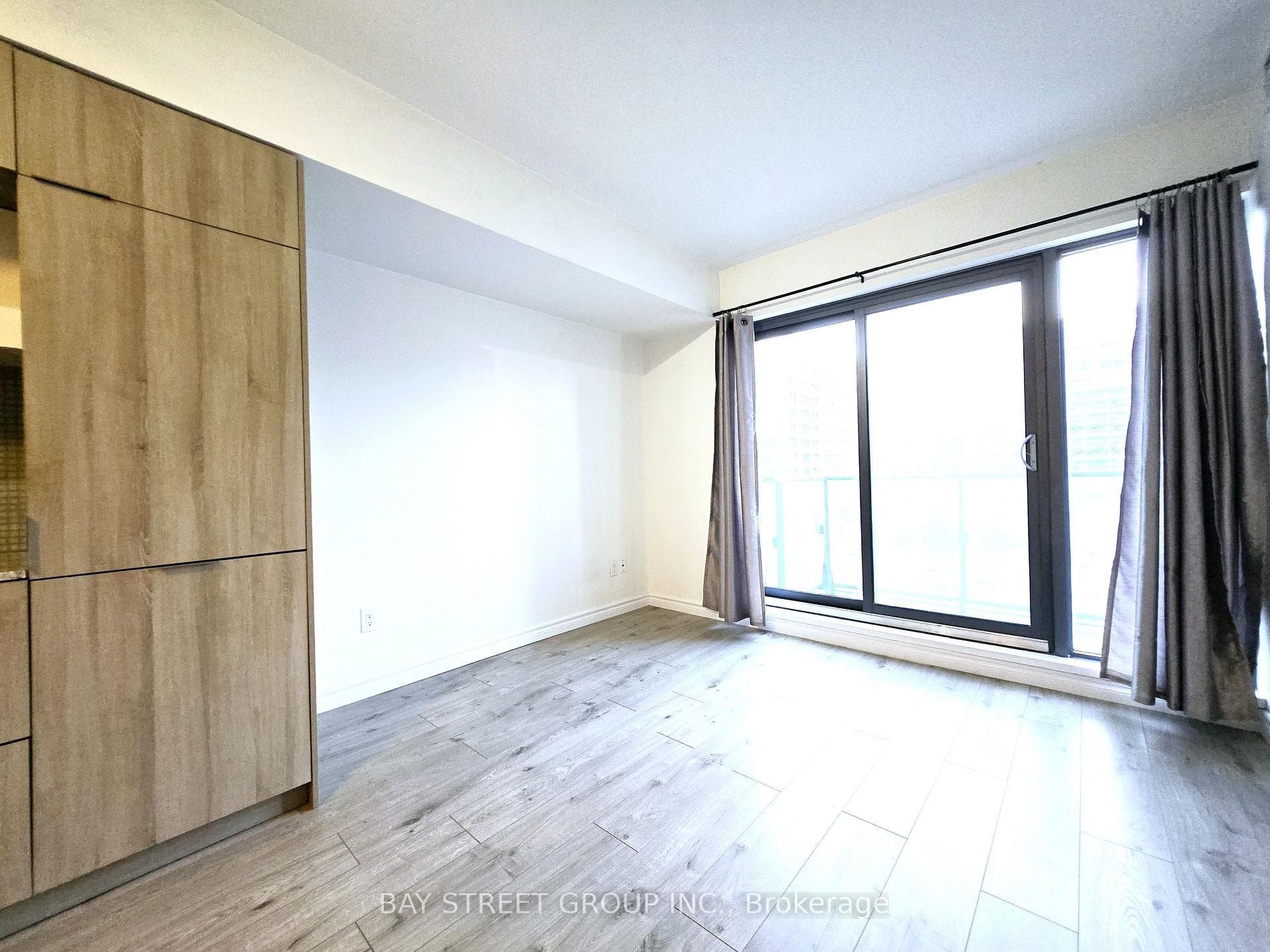 159 Dundas Street Unit 712 photo 9