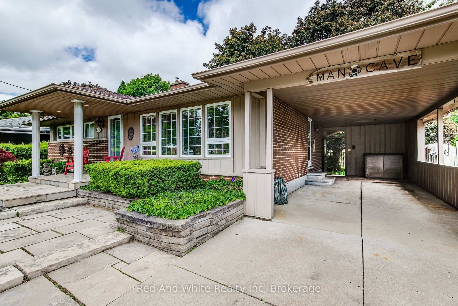 192 Warren Road photo 2
