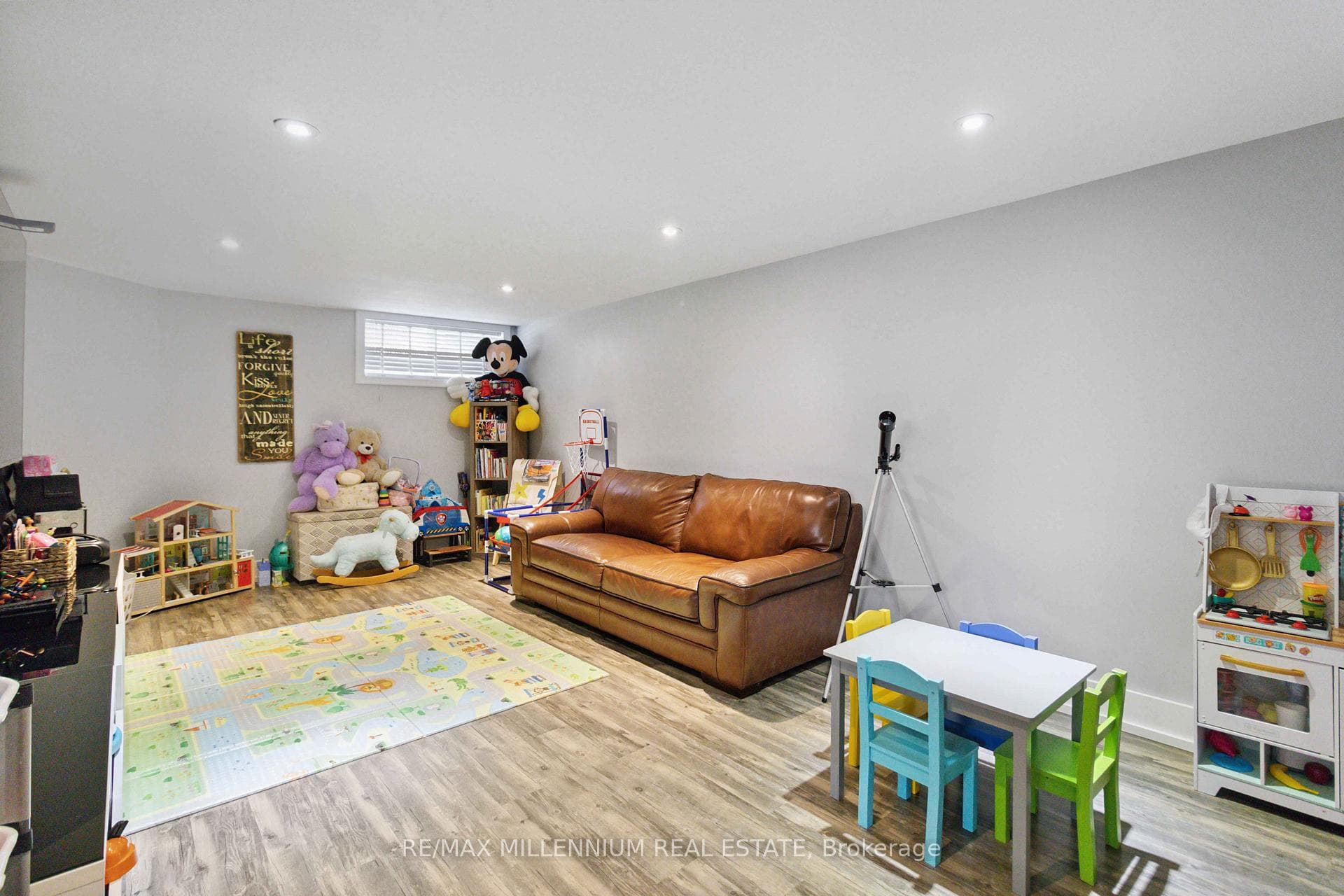 250 Daphne Avenue photo 35