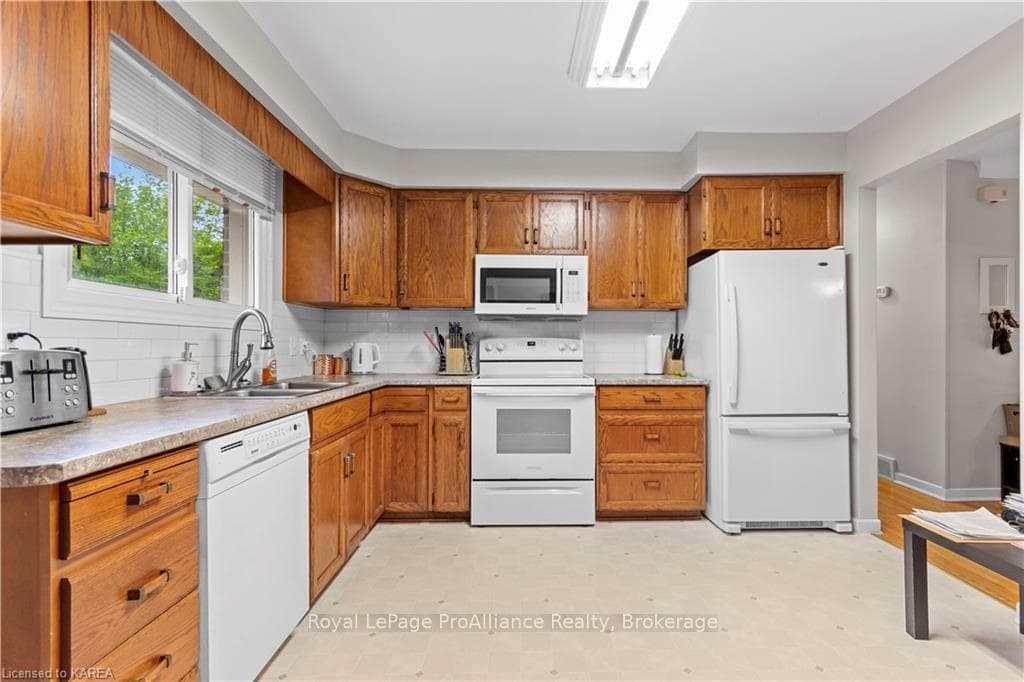 263 CHELSEA Road photo 12
