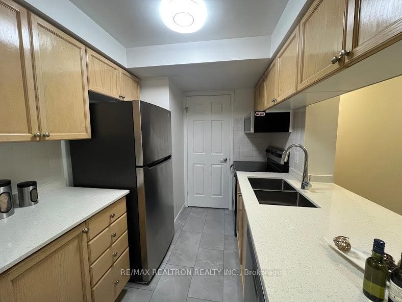 8 Hillcrest Avenue Unit 1703 photo 5