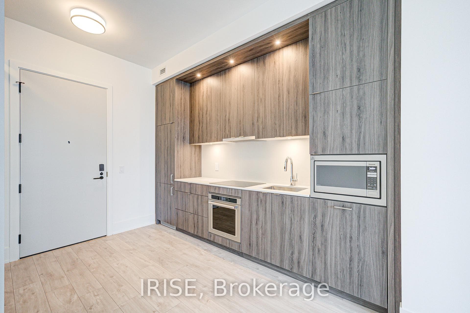 115 Denison Avenue Unit 503 photo 6