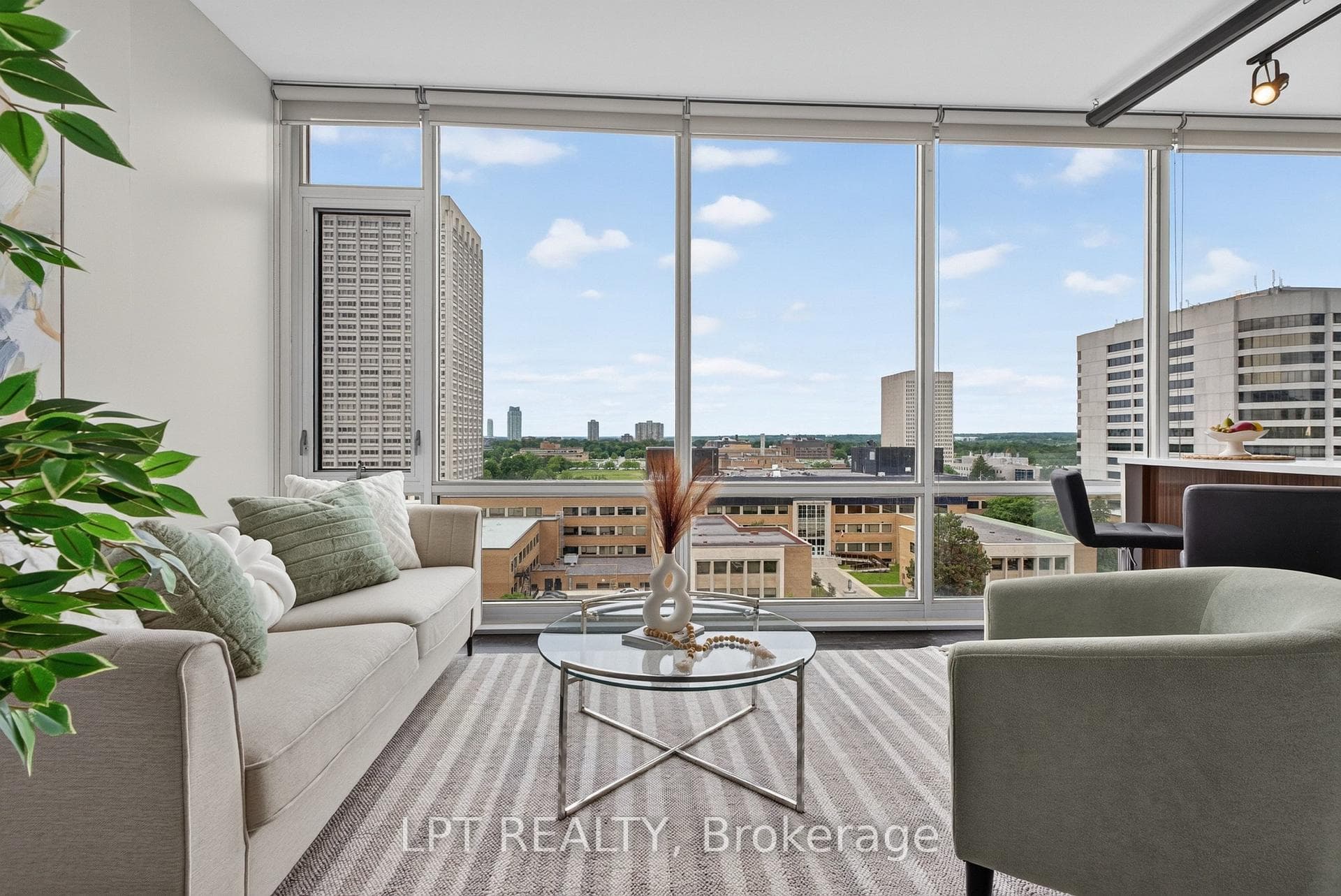 201 Parkdale Avenue Unit 1004 photo 2