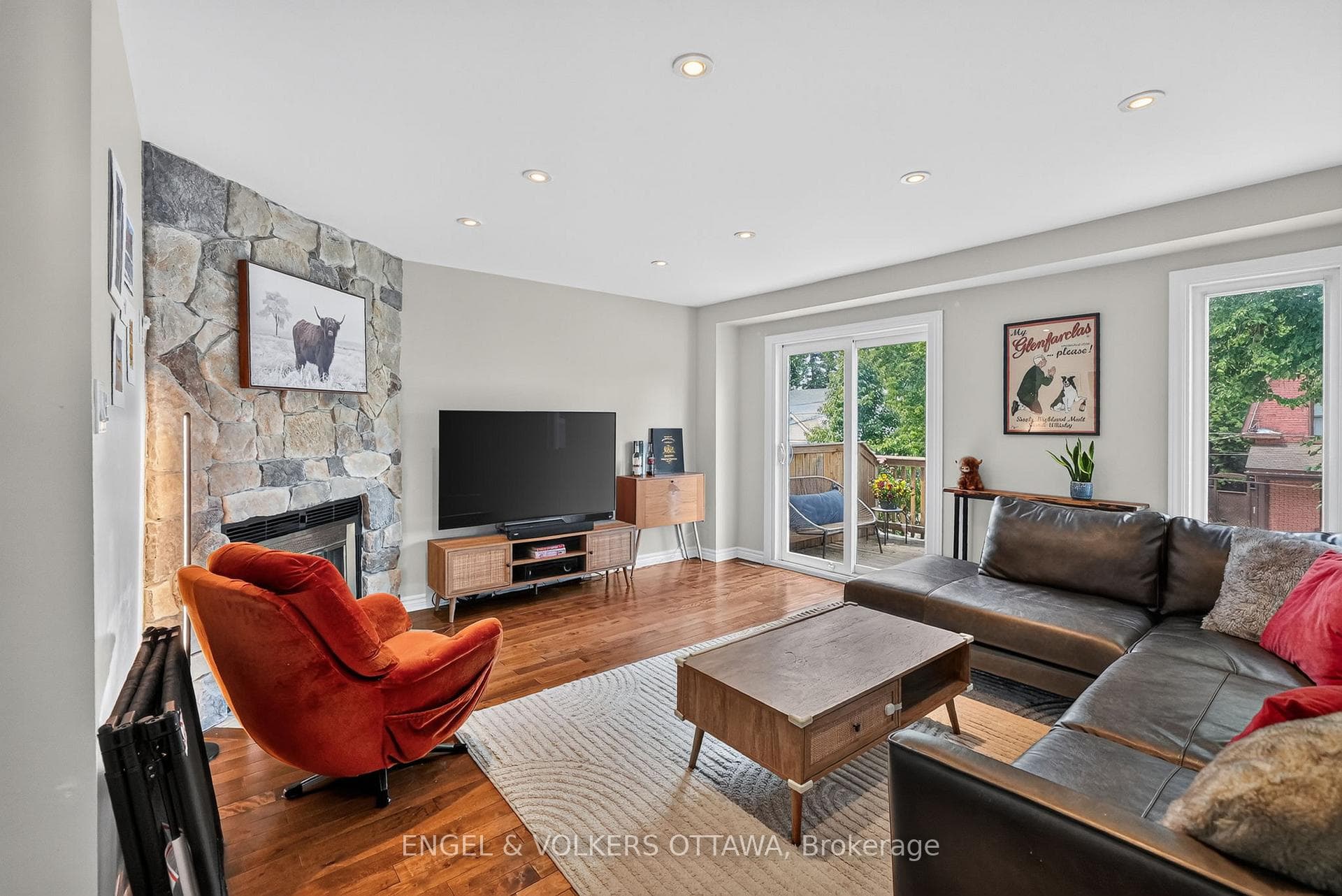 258 Carillon Street photo 14