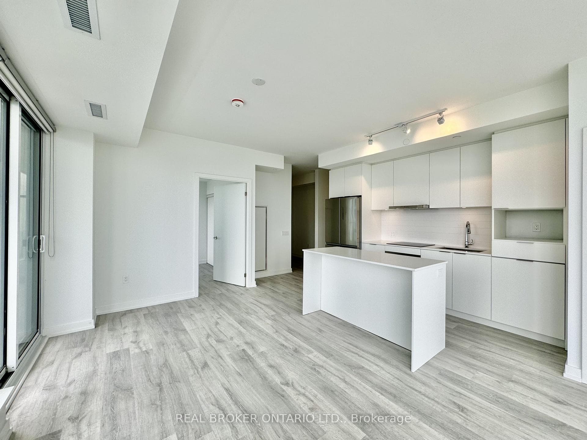7 Golden Lion Heights Unit 2504 photo 3