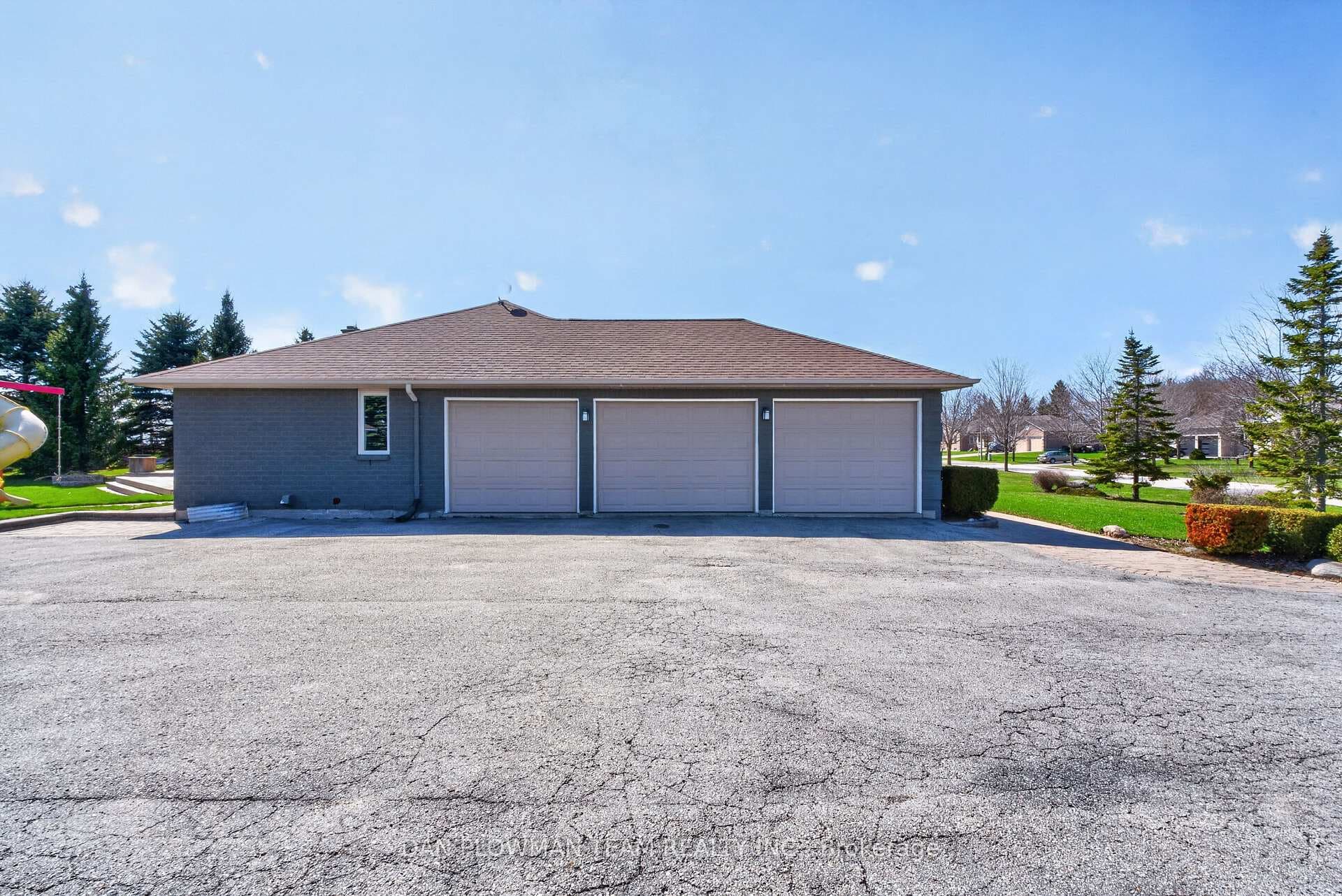 11 Steepleview Court photo 4