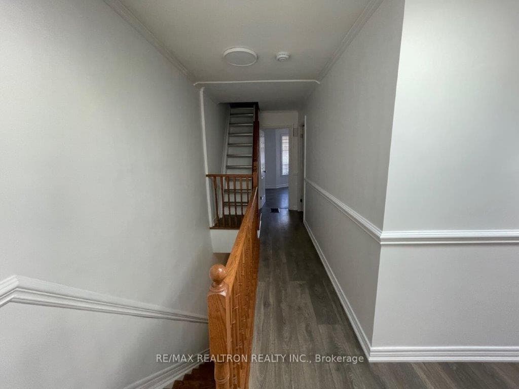 1409 Lansdowne Avenue Unit 2 photo 10