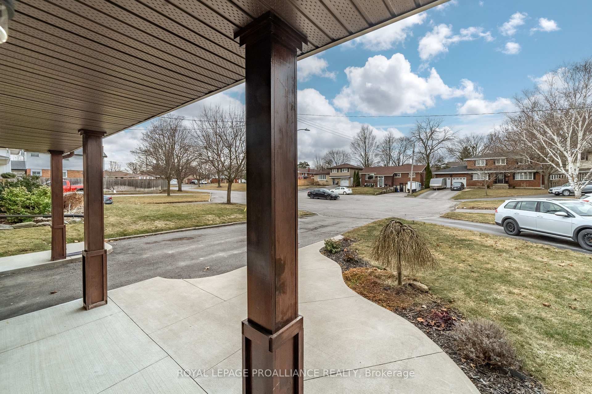 16 Kingsway Court photo 4