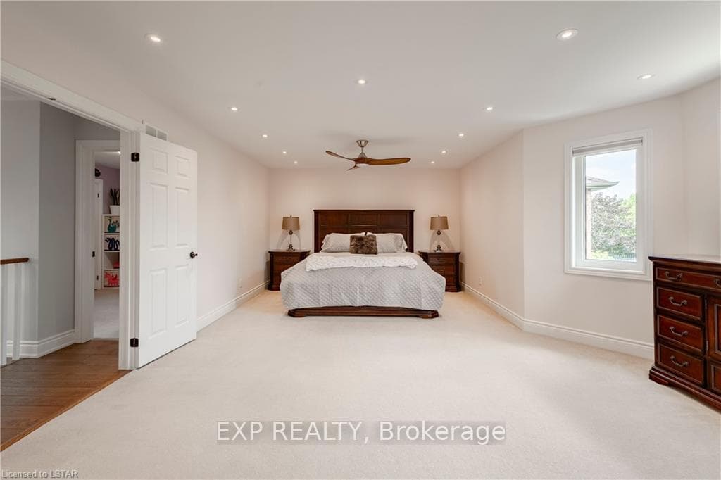 19 FALCON Court photo 39