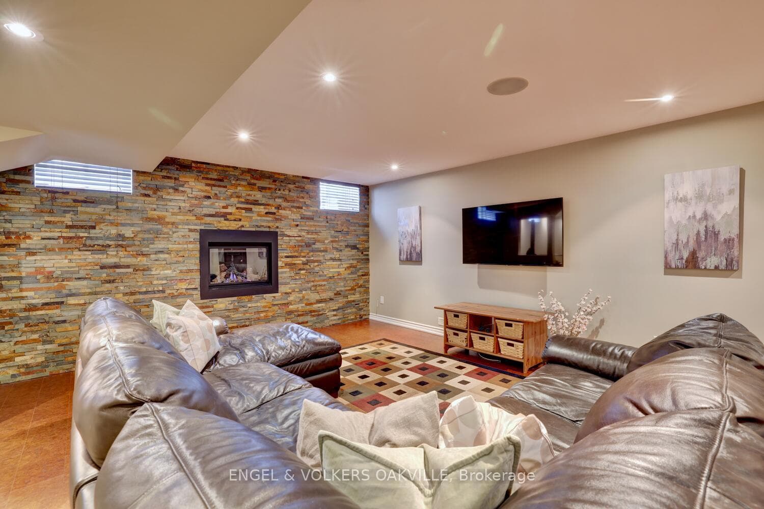 1537 Pinery Crescent photo 23