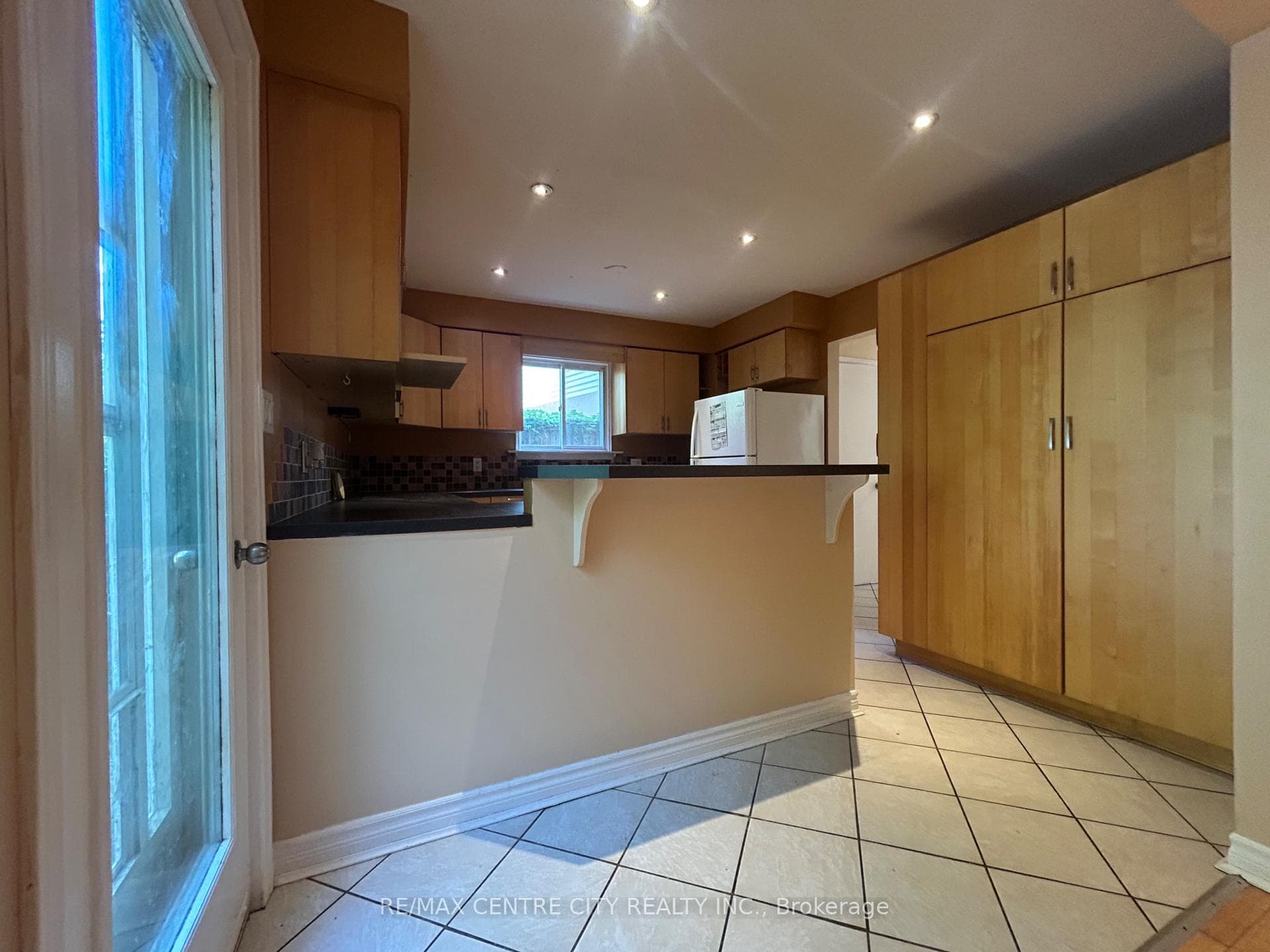 67 Walmer Gardens photo 11