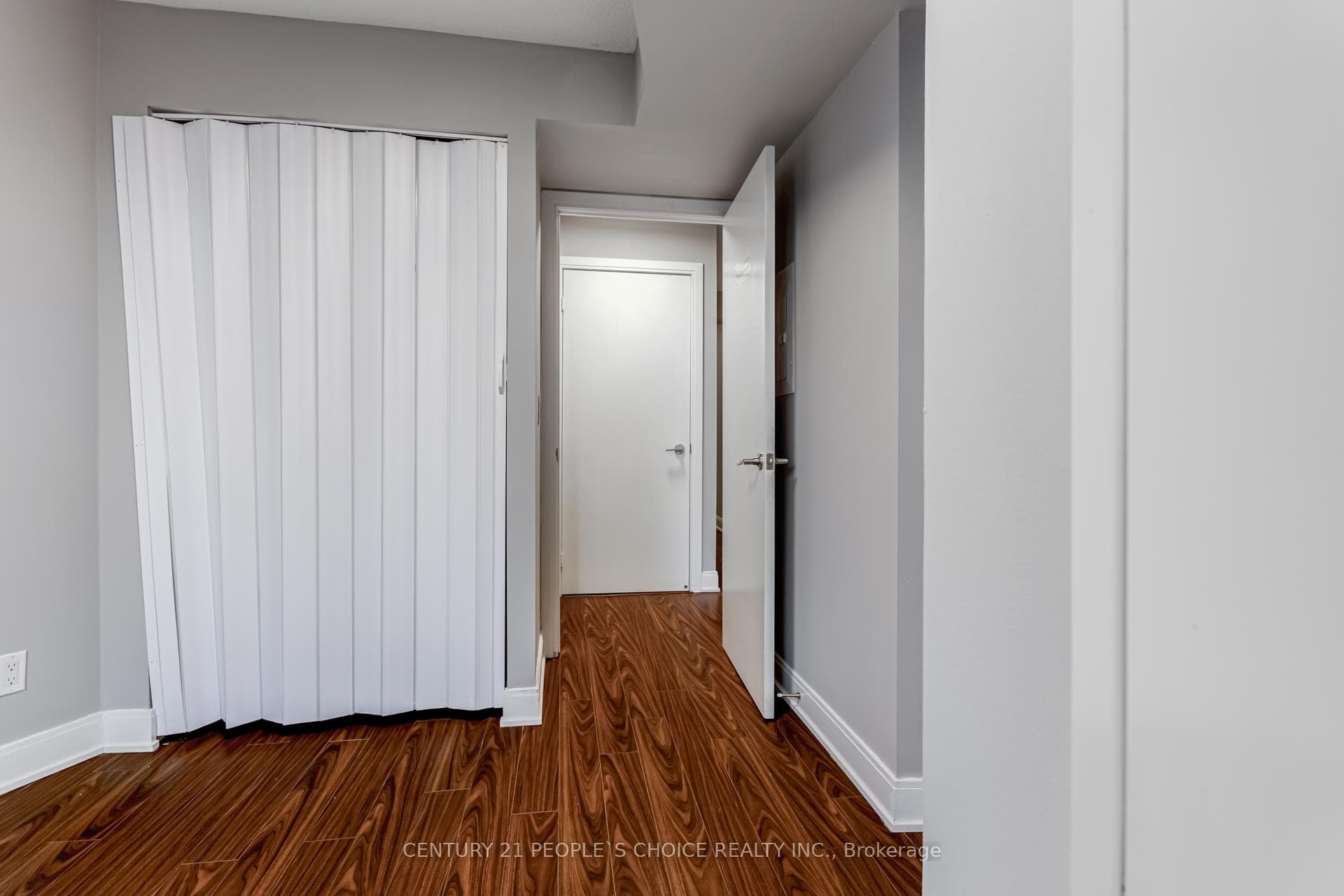 125 Village Green Square Unit 1508 photo 9