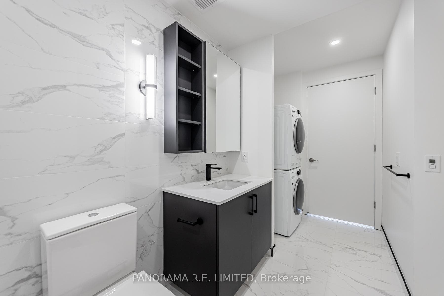 689 The Queensway N/A Unit 415 photo 17