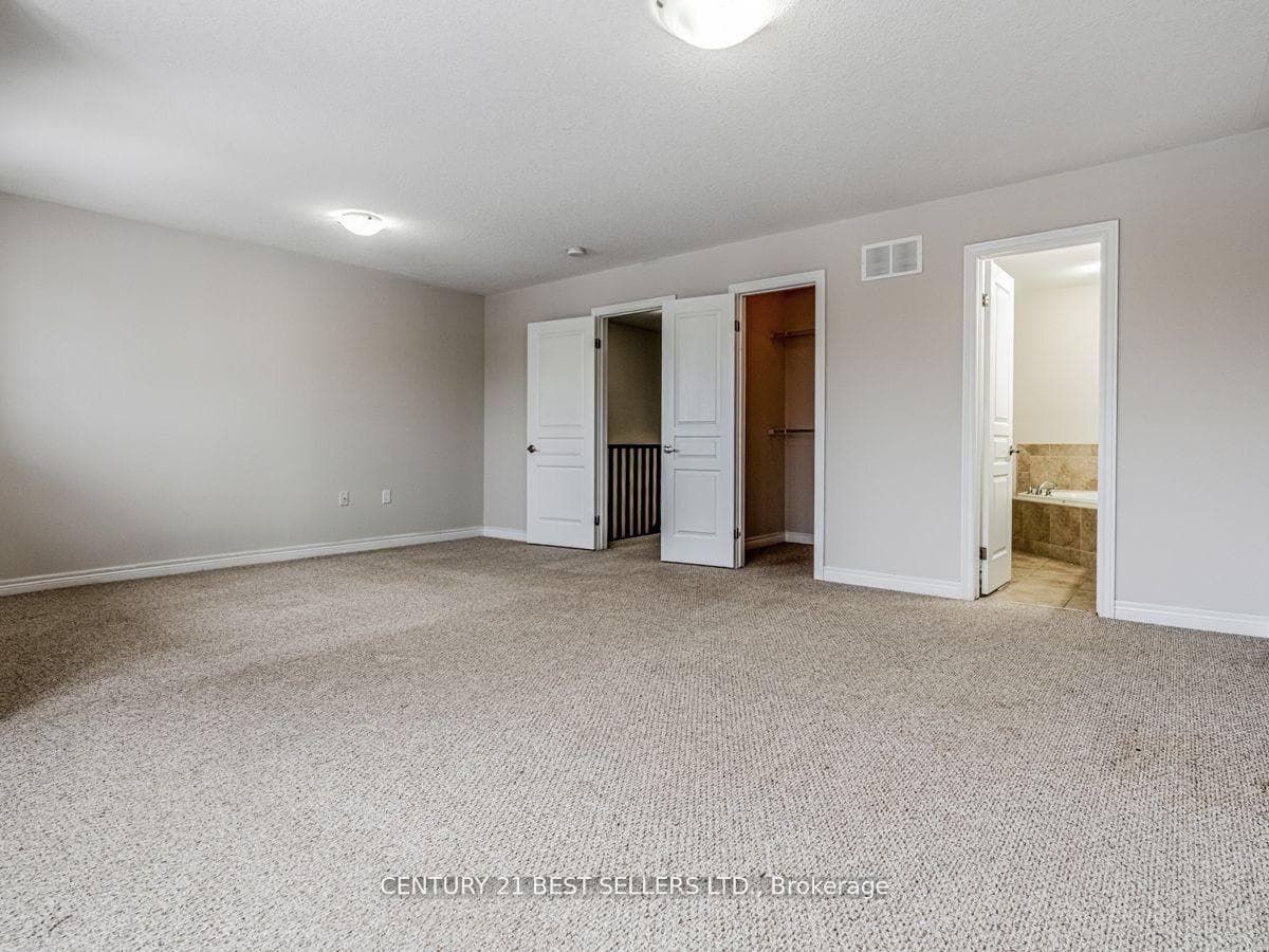 104 Charleswood Crescent photo 15