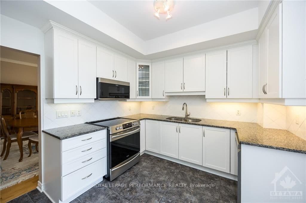136 DARLINGTON Unit 1006 photo 12