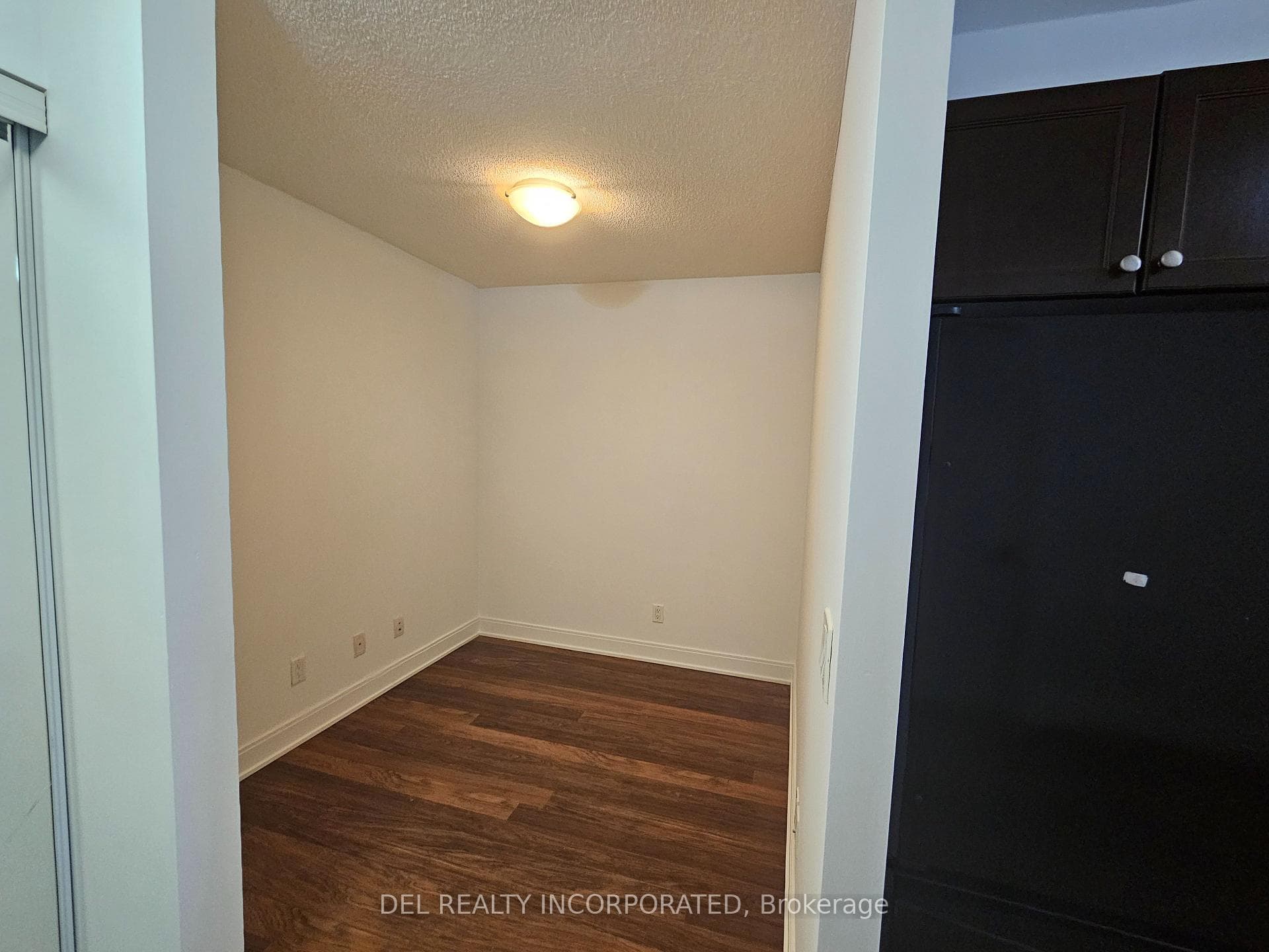 125 Village Green Square Unit 209 photo 5