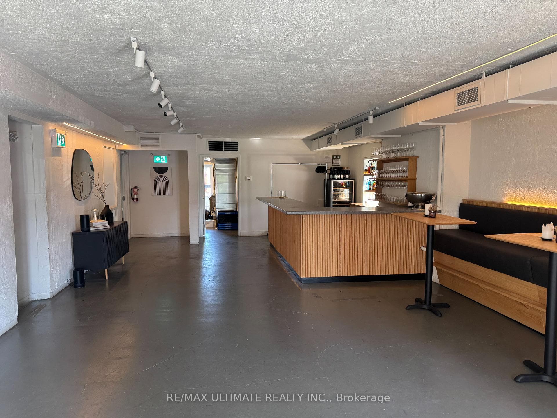 300 King Street photo 4