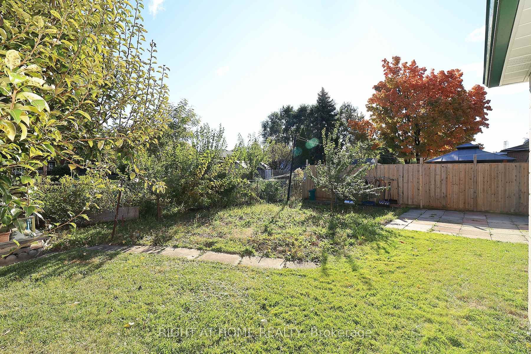 76 Courton Drive photo 38