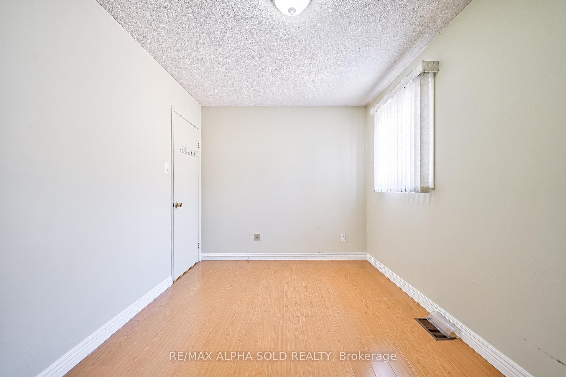 95 Roxanne Crescent photo 30