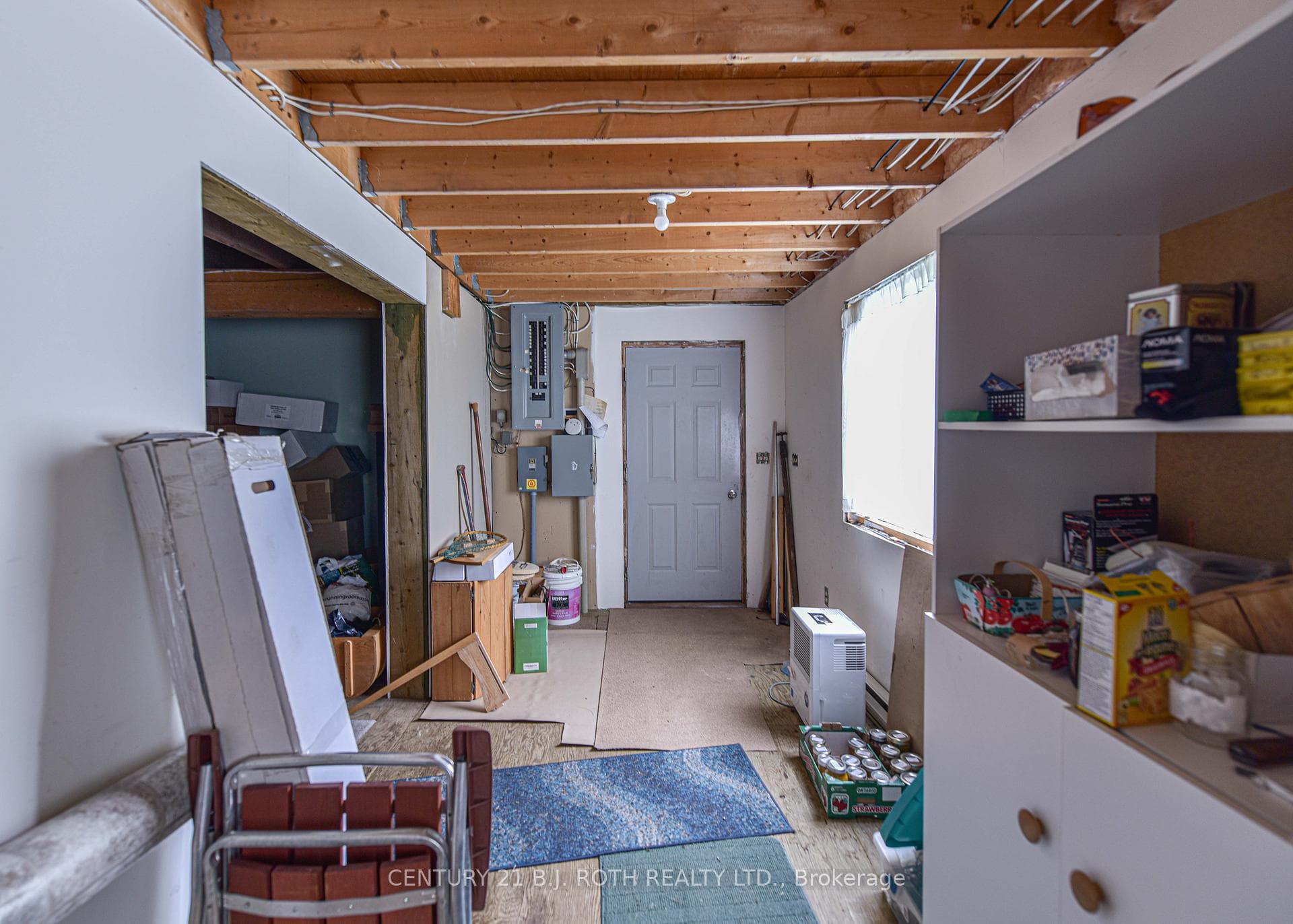 Level entry walk in to basement