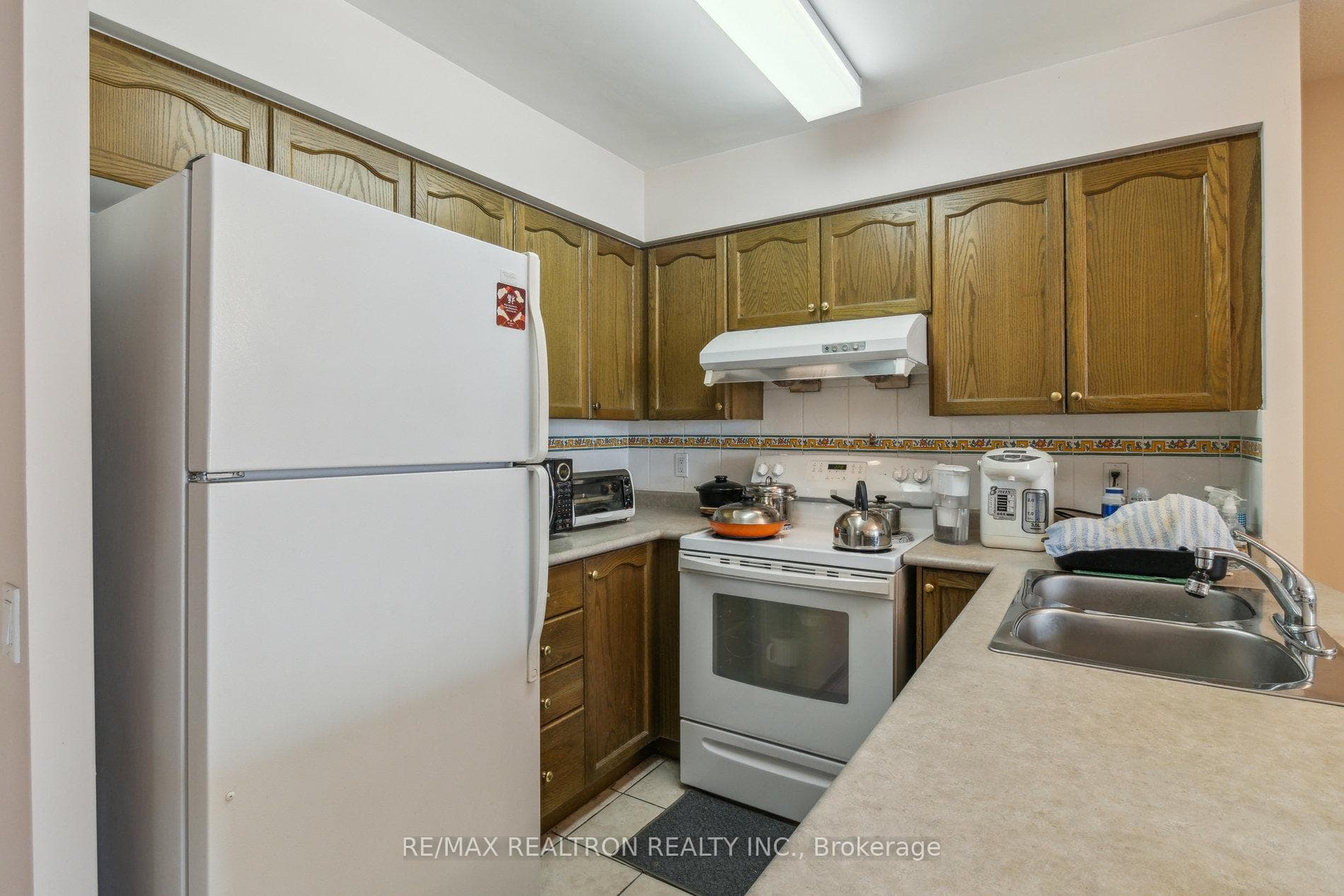 9017 Leslie Street Unit 620 photo 11