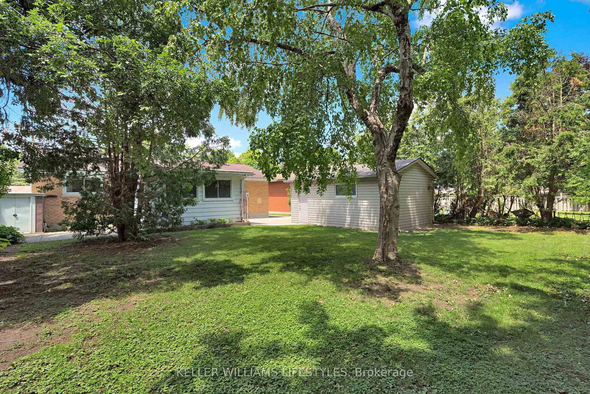 564 CHIDDINGTON Avenue photo 41