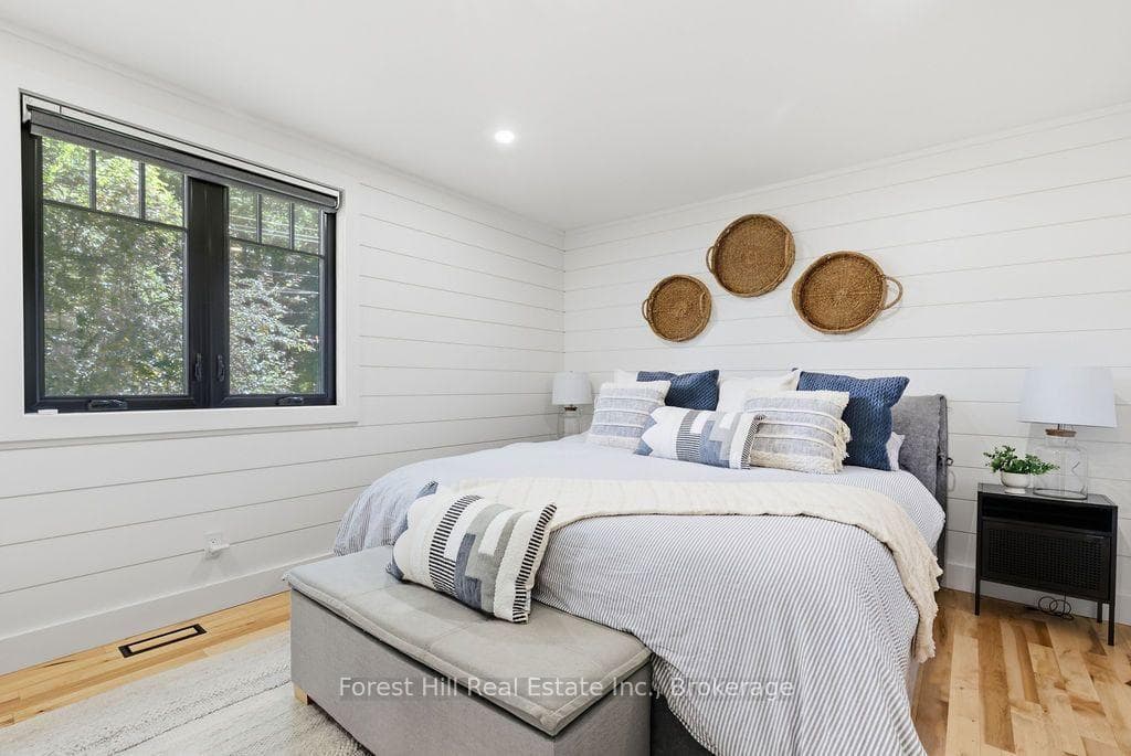 415 Wellington Street photo 24
