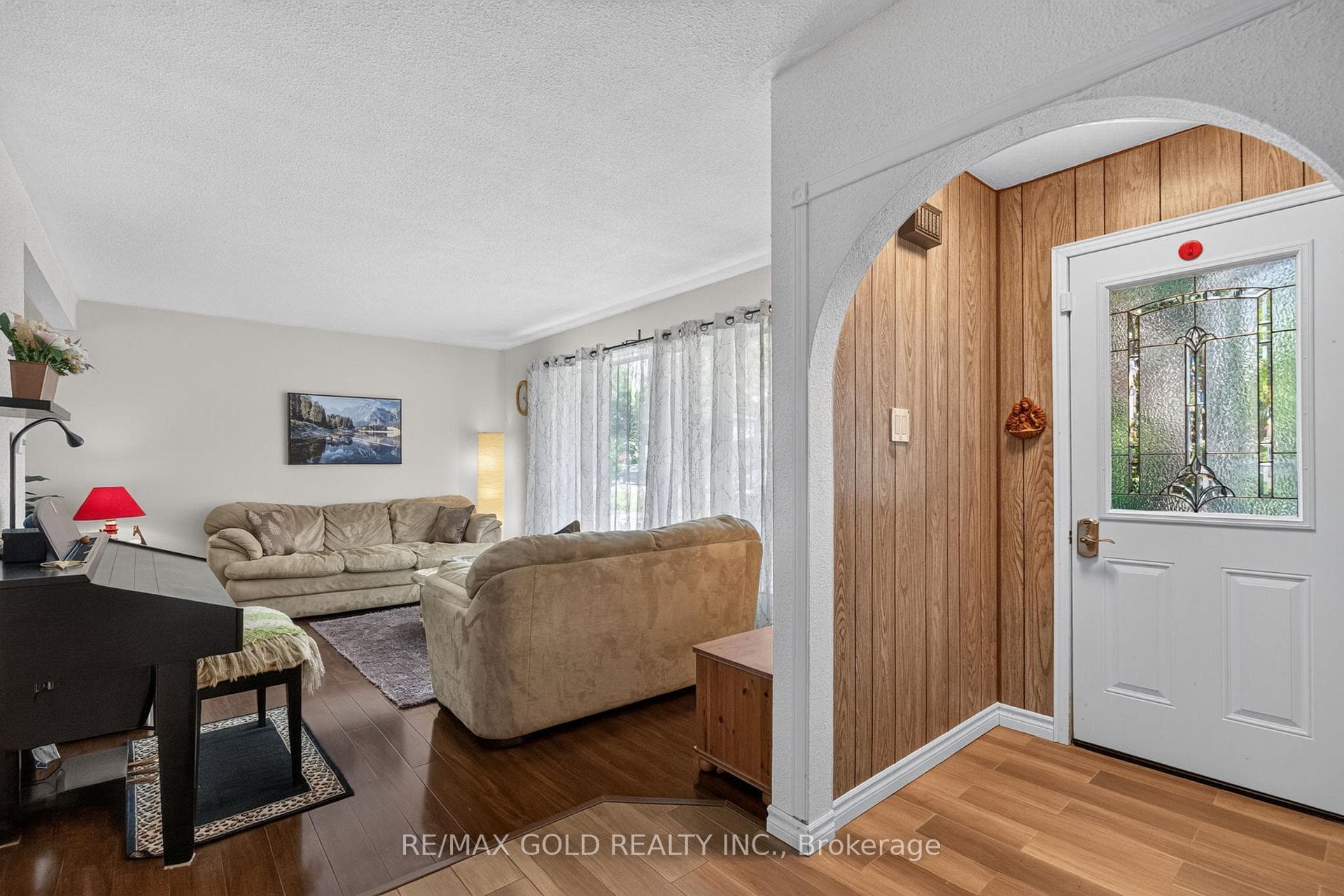 129 Folkstone Crescent photo 6