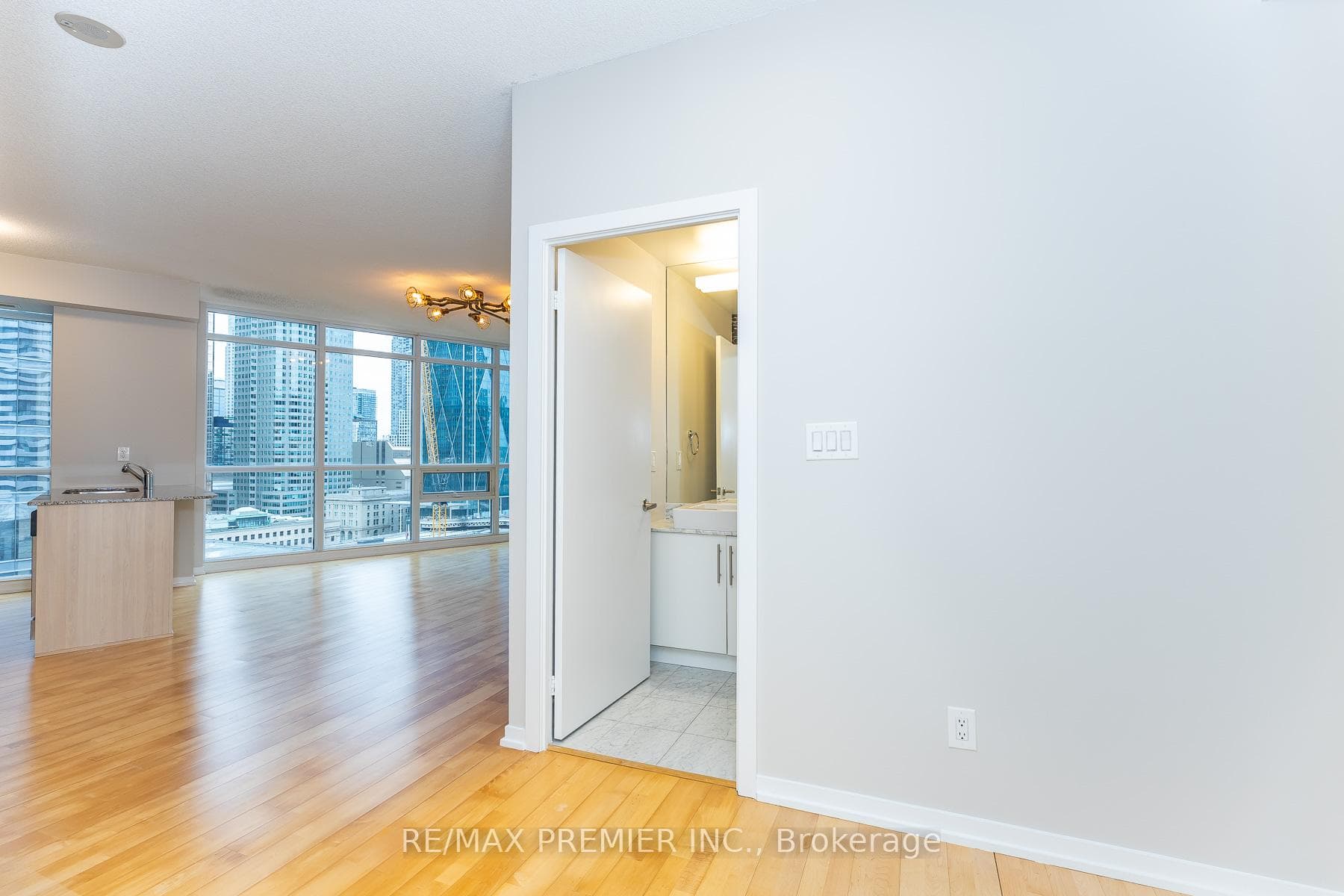 65 Bremner Boulevard Unit 1308 photo 7