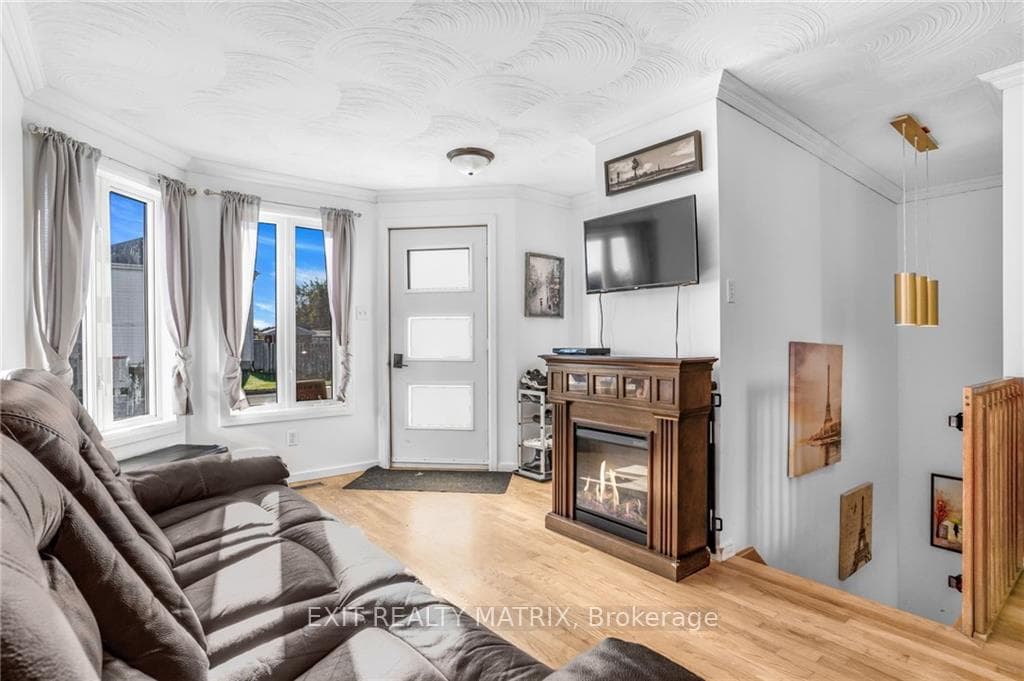 875 PILON Street photo 5