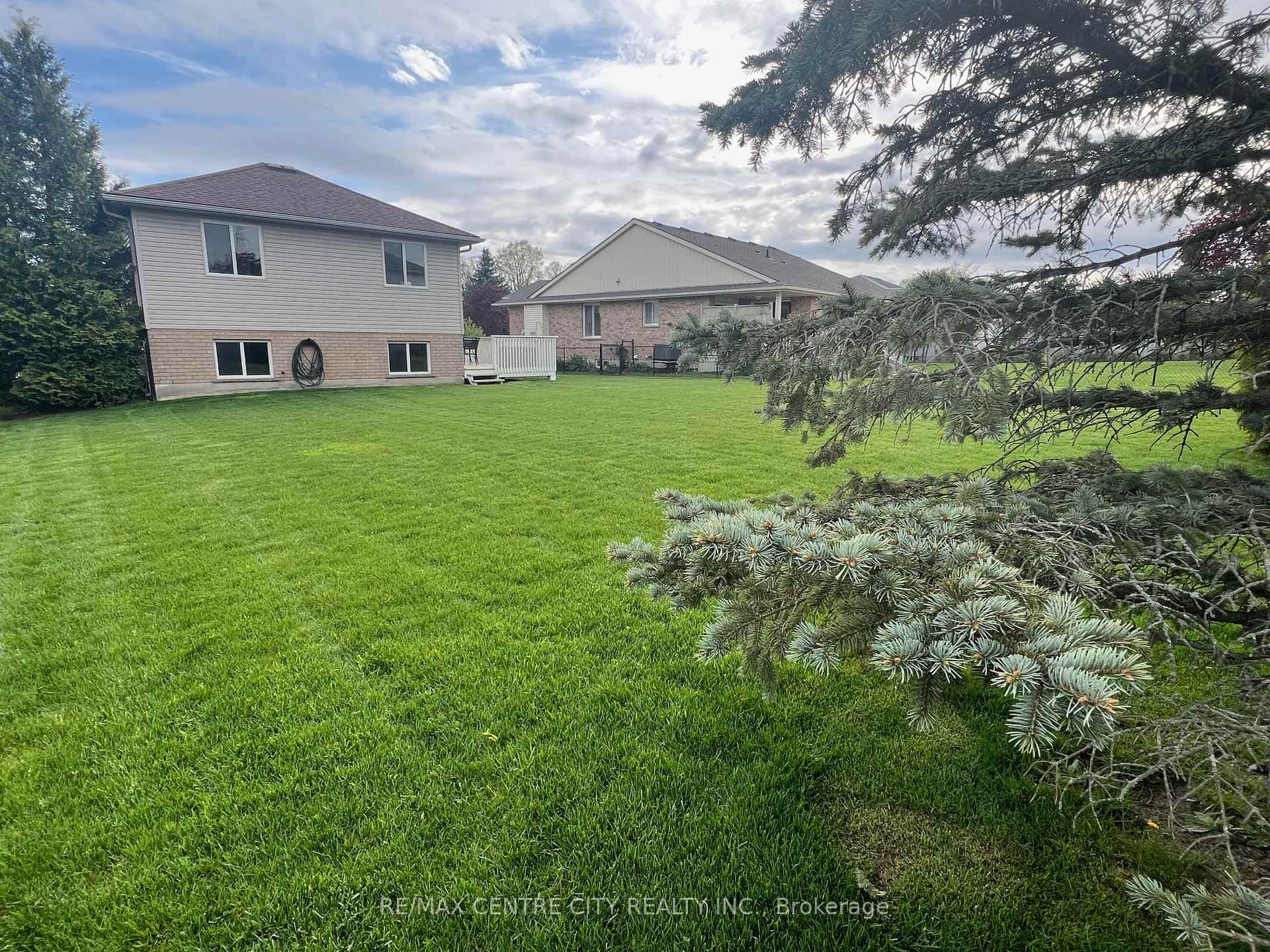 REAR EXTERIOR/YARD