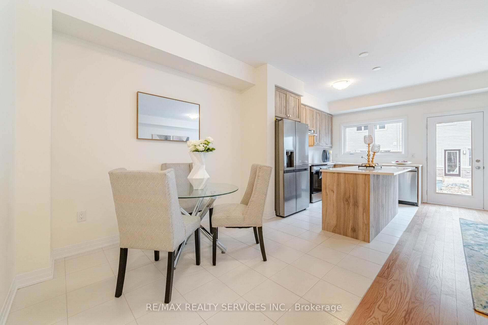 440 Adelaide Street photo 7
