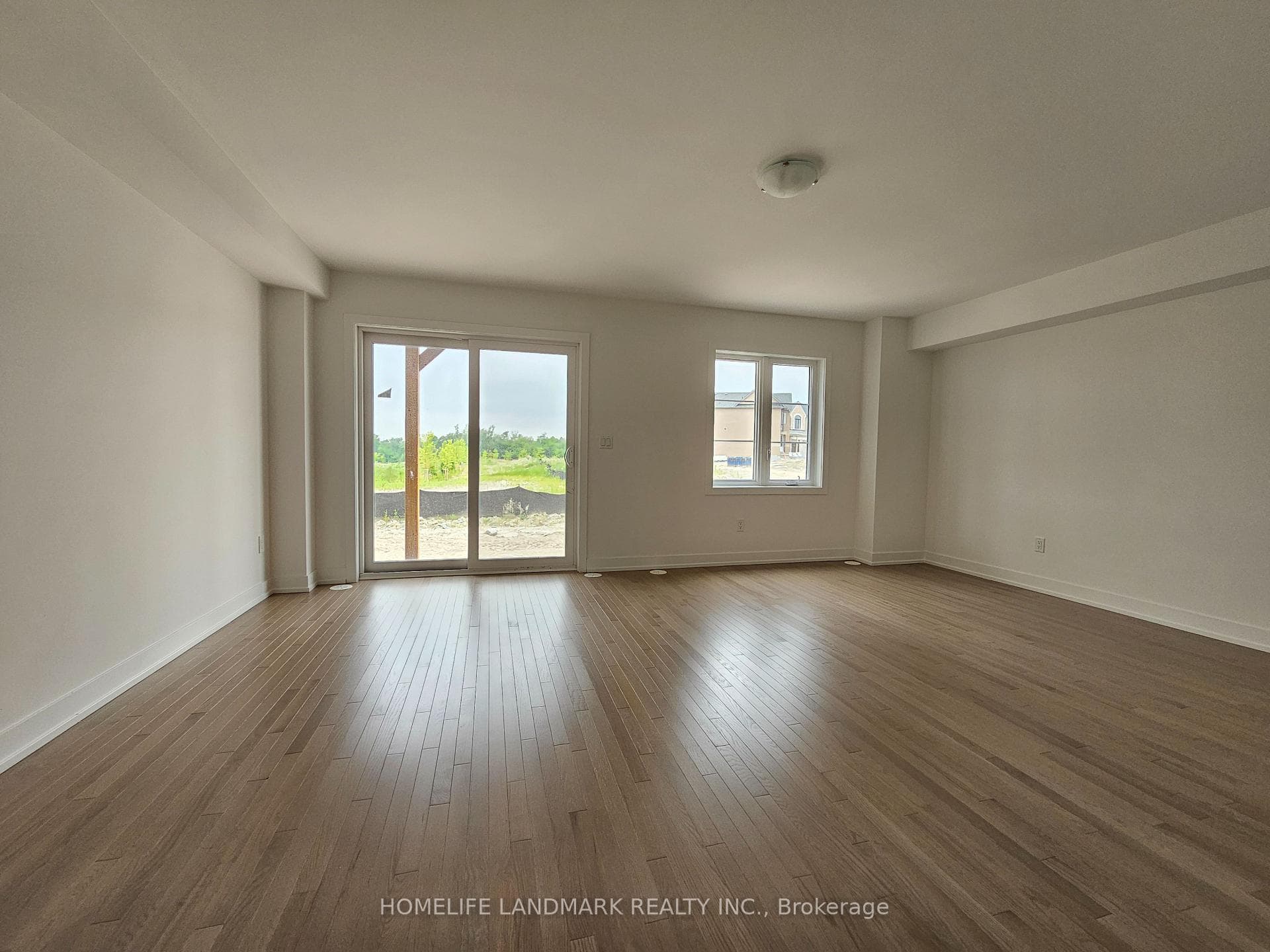 77 Morrison Crescent photo 2