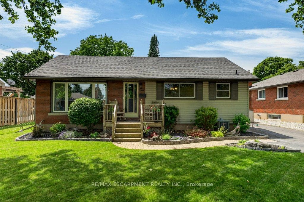 15 Roxanne Drive photo 1