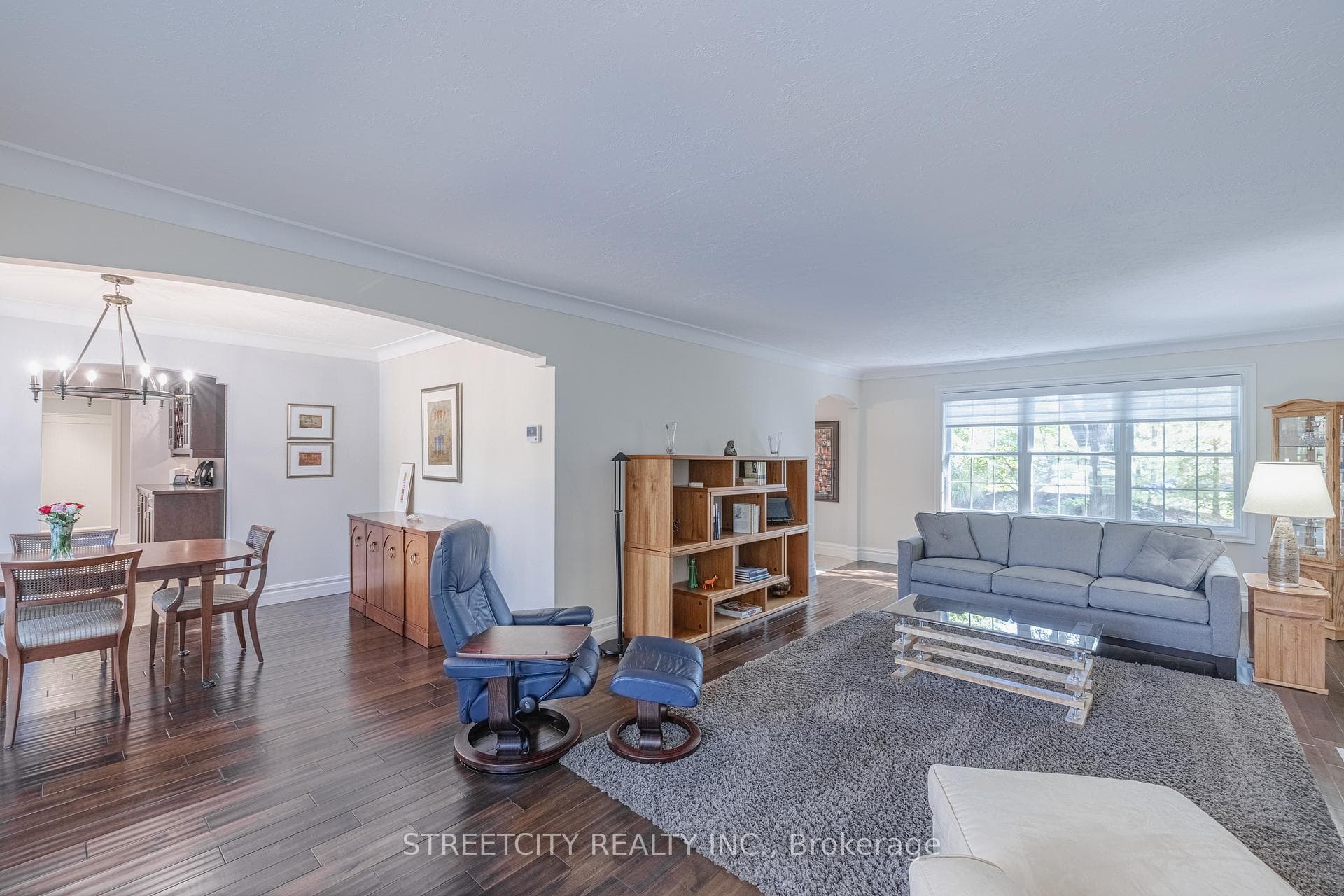 547 Upper Queen Street photo 8