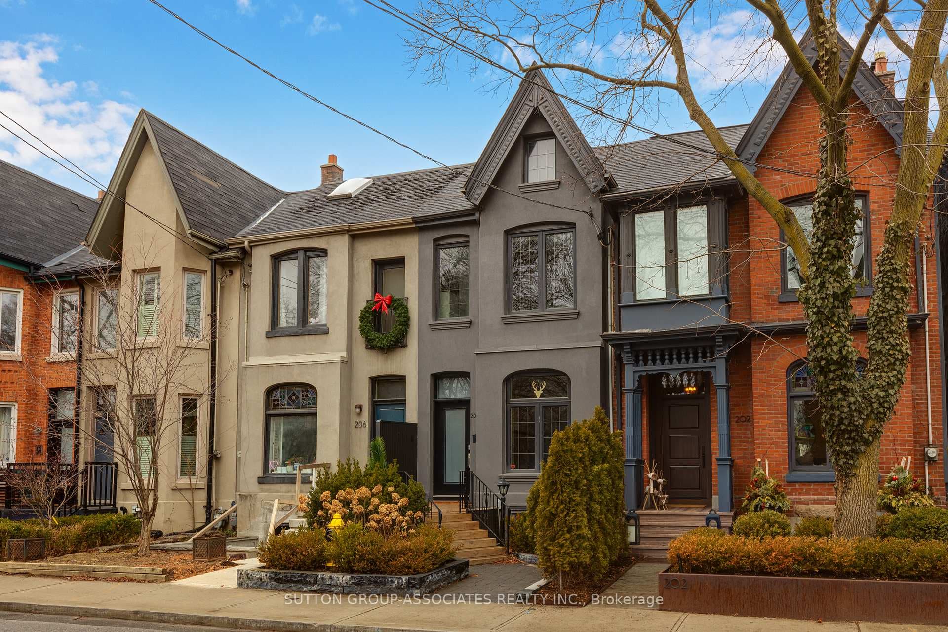 204 MacPherson Avenue photo 1