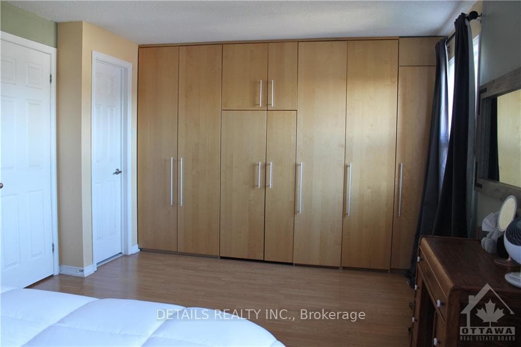 4E MAPLE RIDGE Crescent photo 13