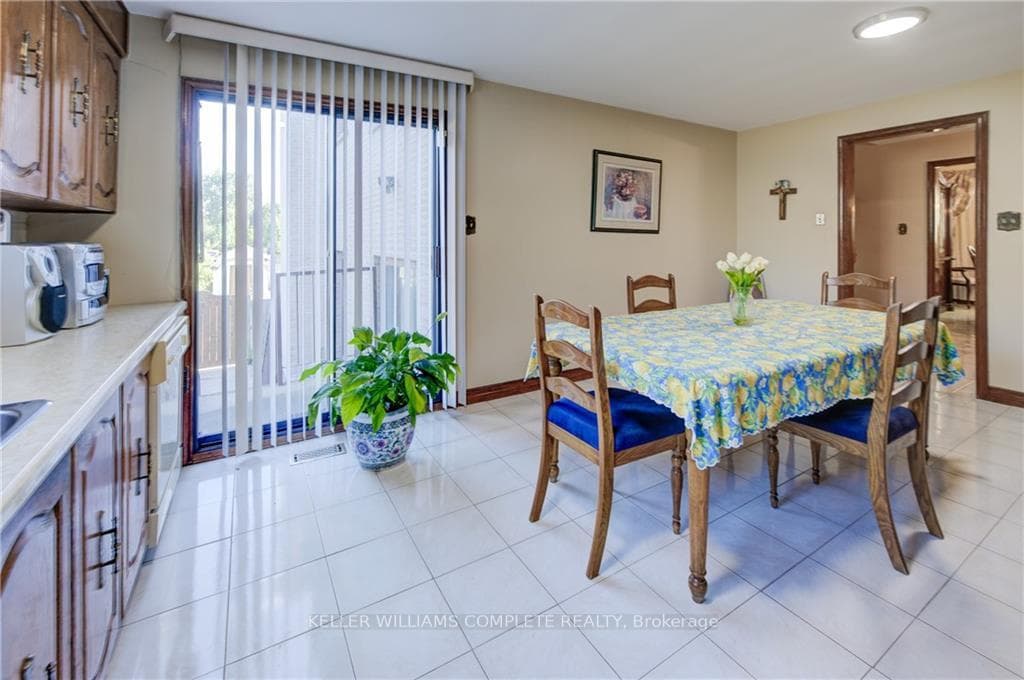 114 Slinger Avenue Unit Main photo 16